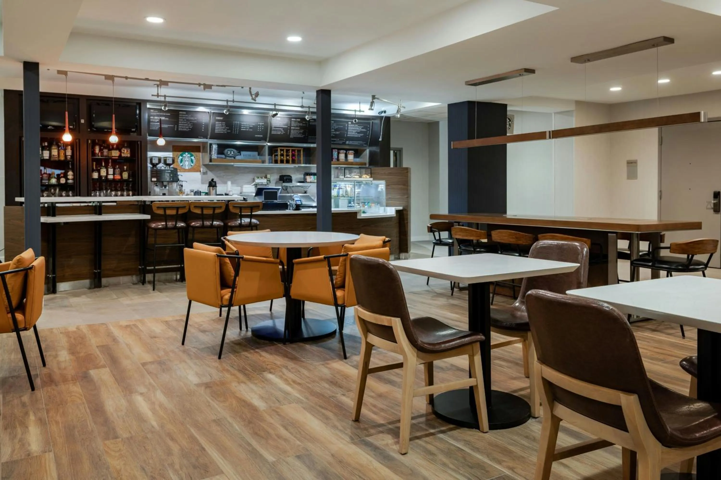 Lounge or bar in Courtyard by Marriott North Charleston Airport Coliseum