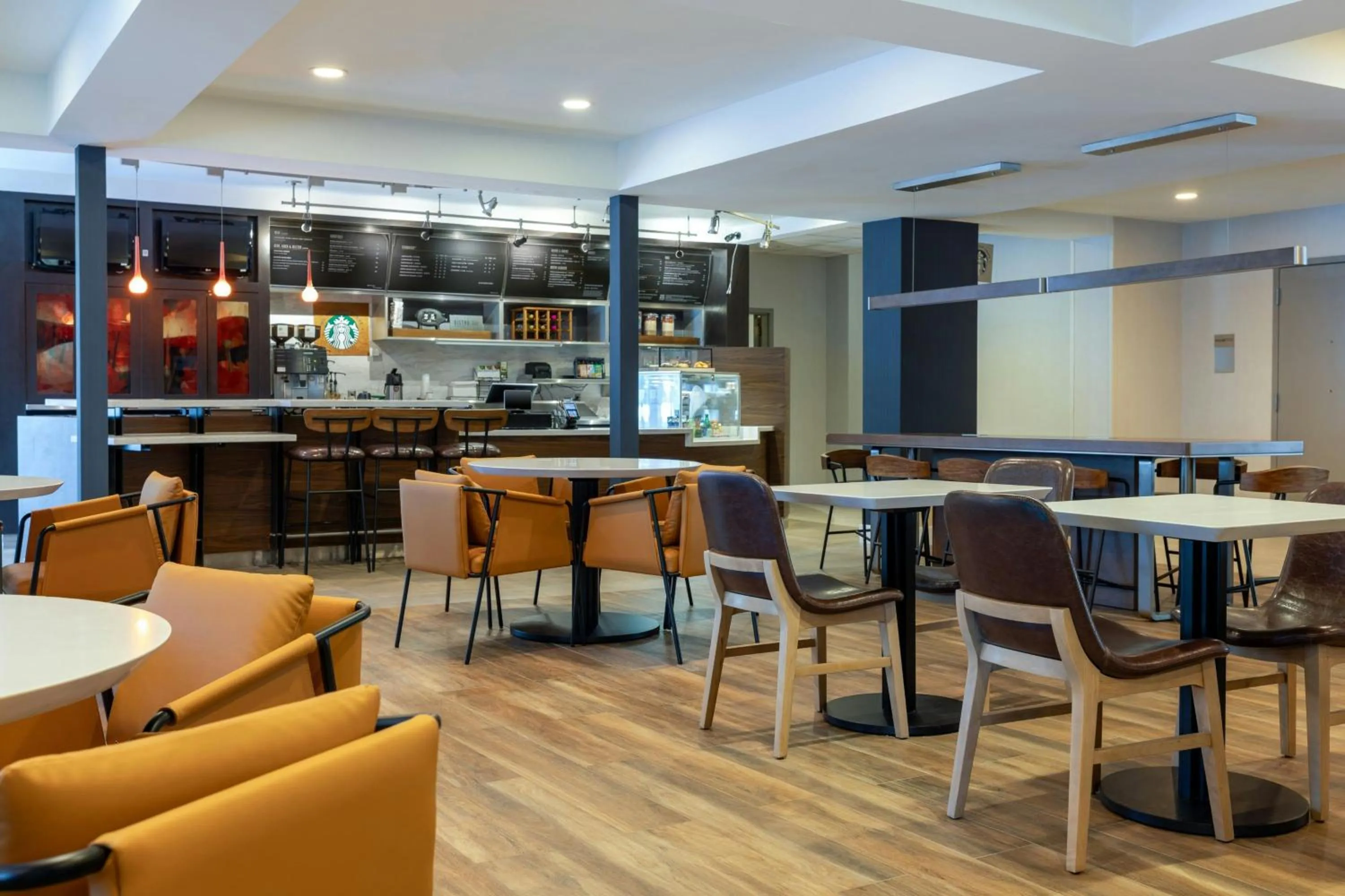 Lounge or bar in Courtyard by Marriott North Charleston Airport Coliseum