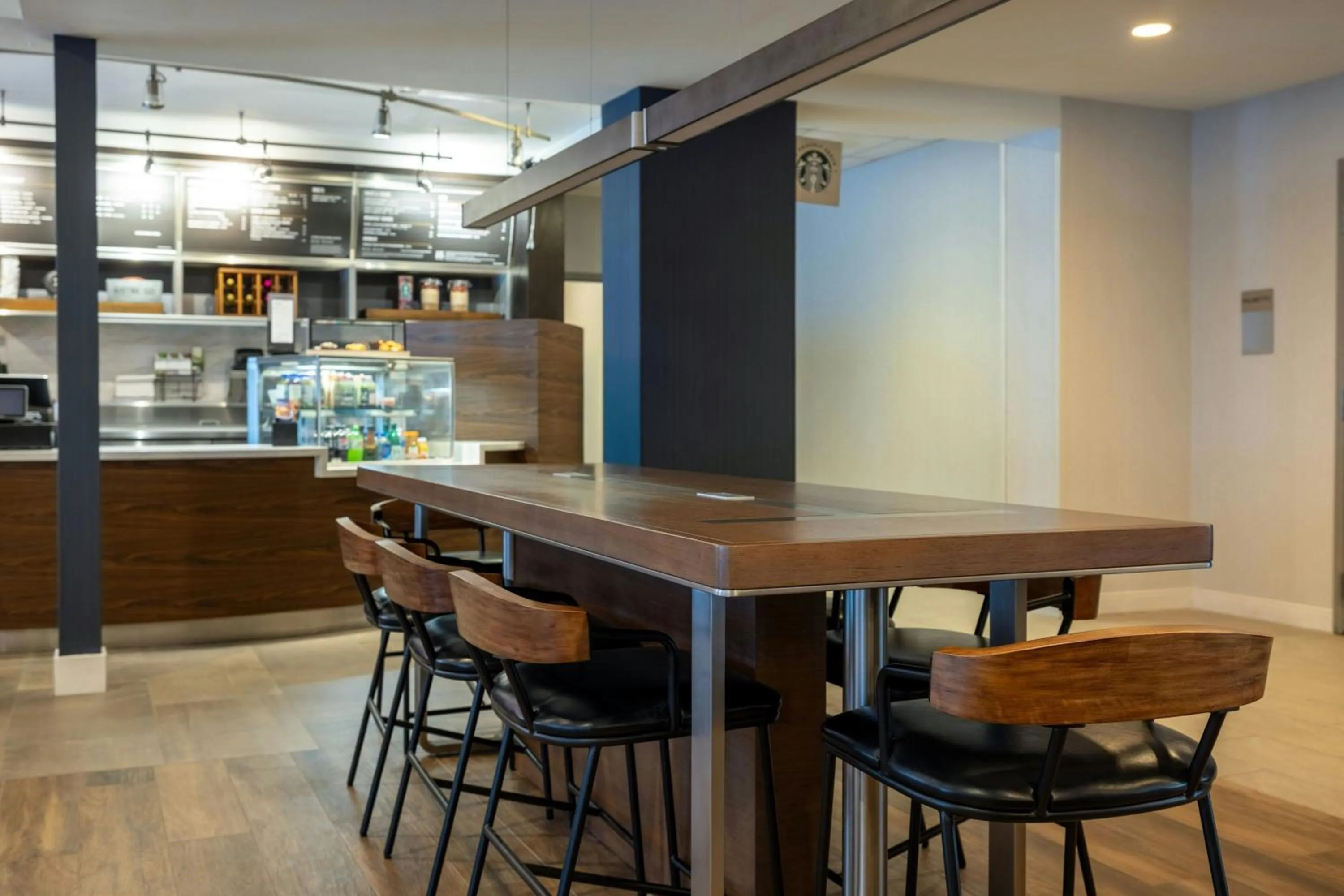 Restaurant/places to eat in Courtyard by Marriott North Charleston Airport Coliseum