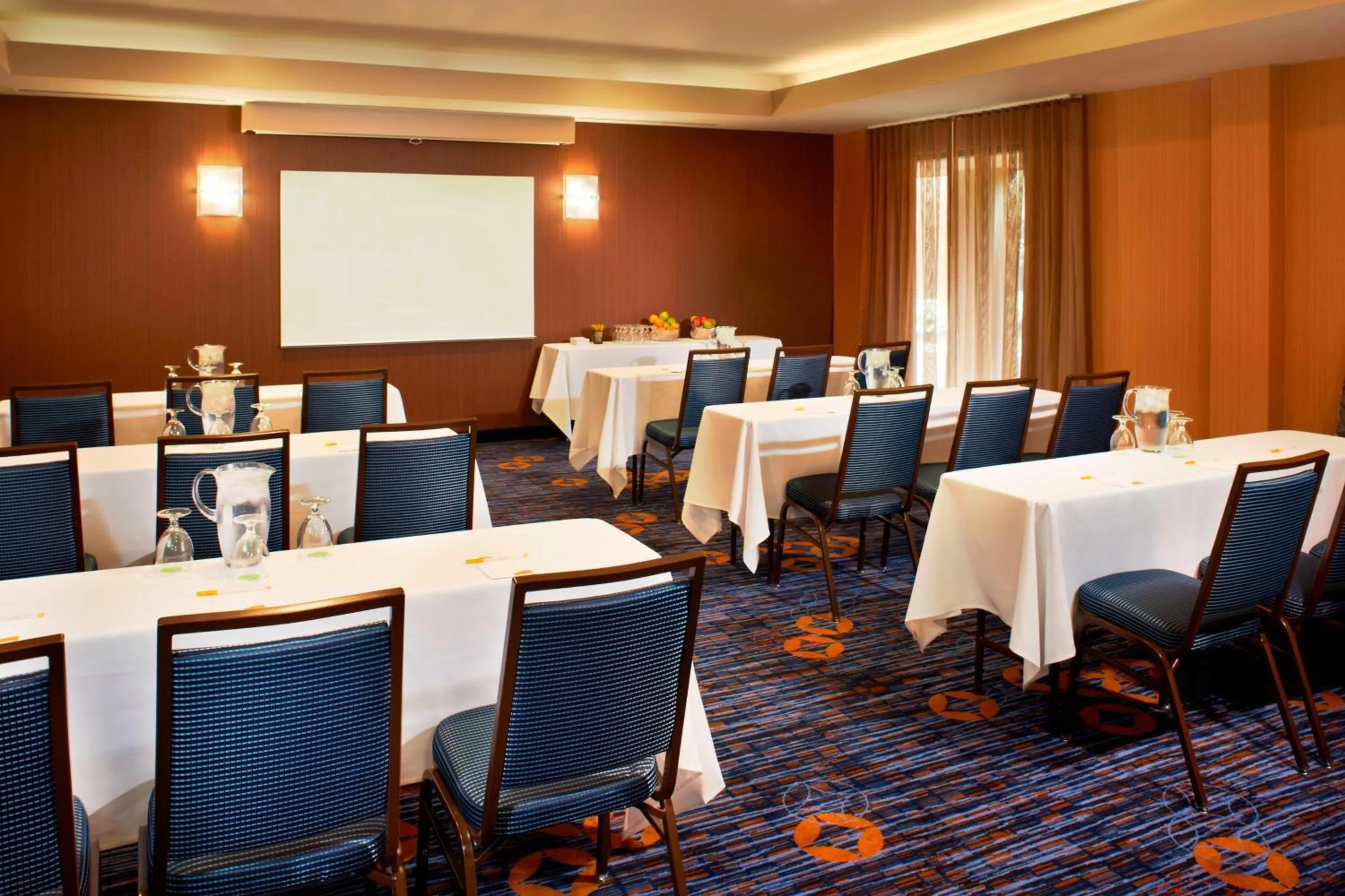 Meeting/conference room in Courtyard Cleveland Airport North