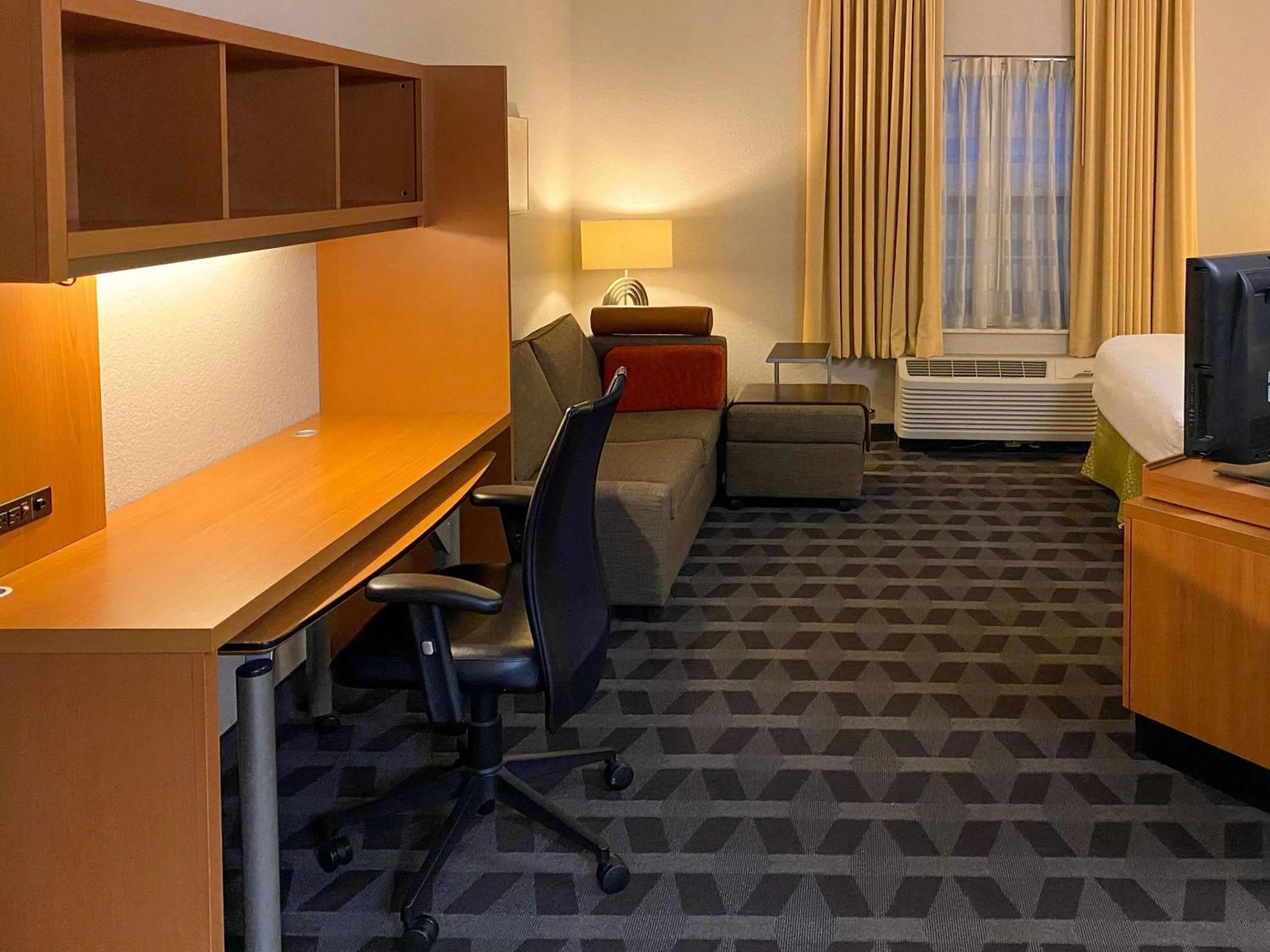 Bedroom, Bed in MainStay Suites Middleburg Heights Cleveland Airport