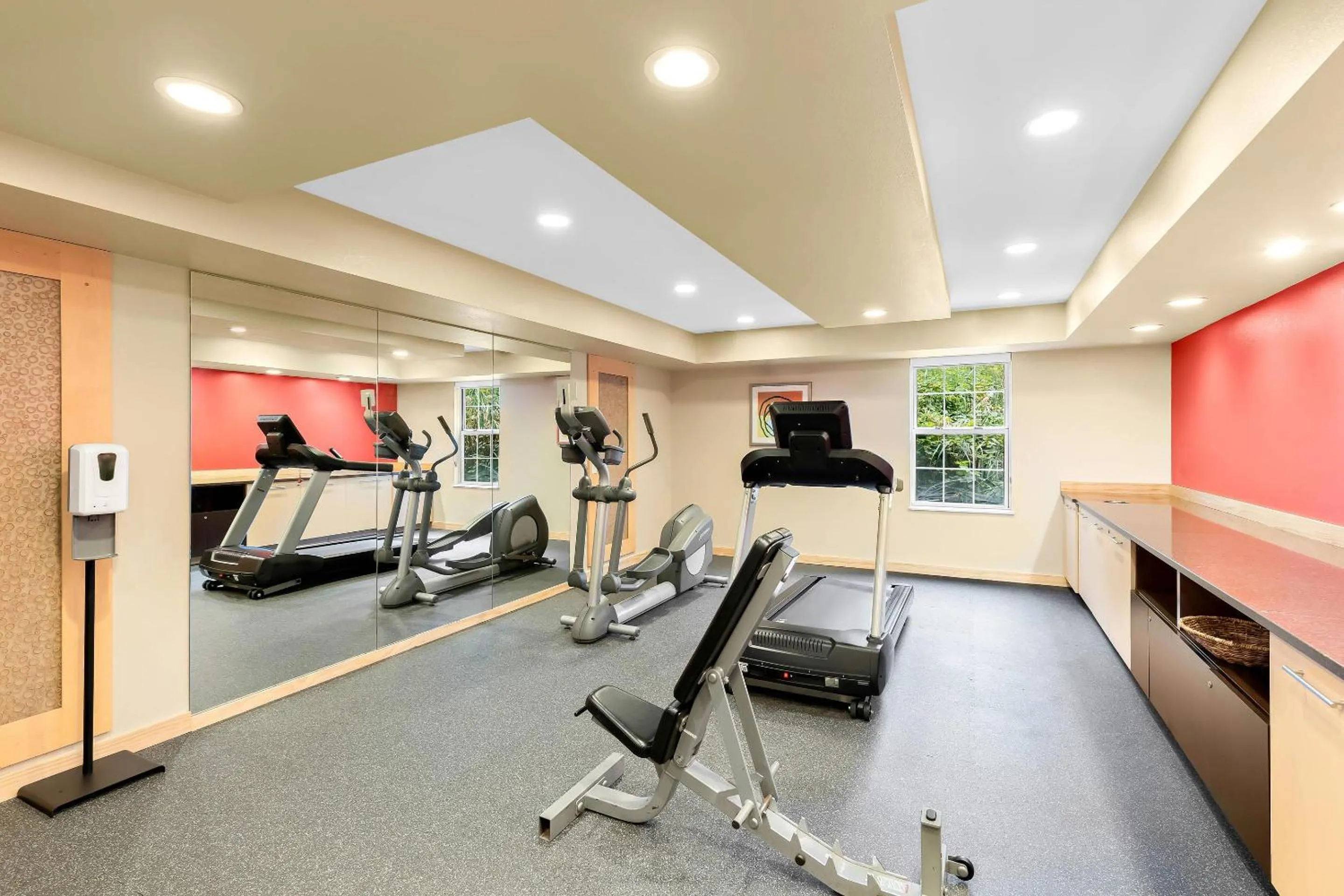 Fitness centre/facilities in MainStay Suites Middleburg Heights Cleveland Airport