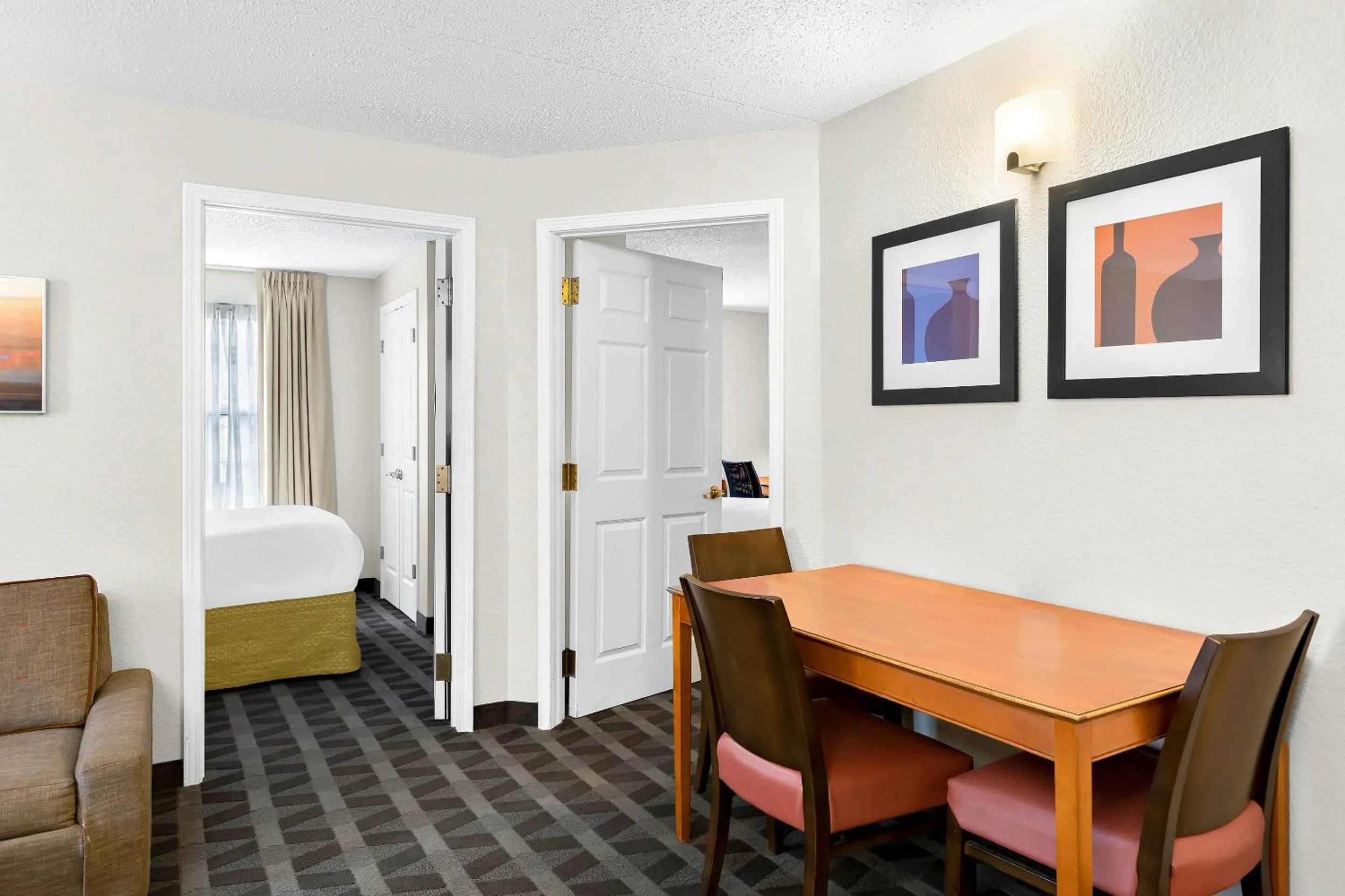 Bedroom in MainStay Suites Middleburg Heights Cleveland Airport