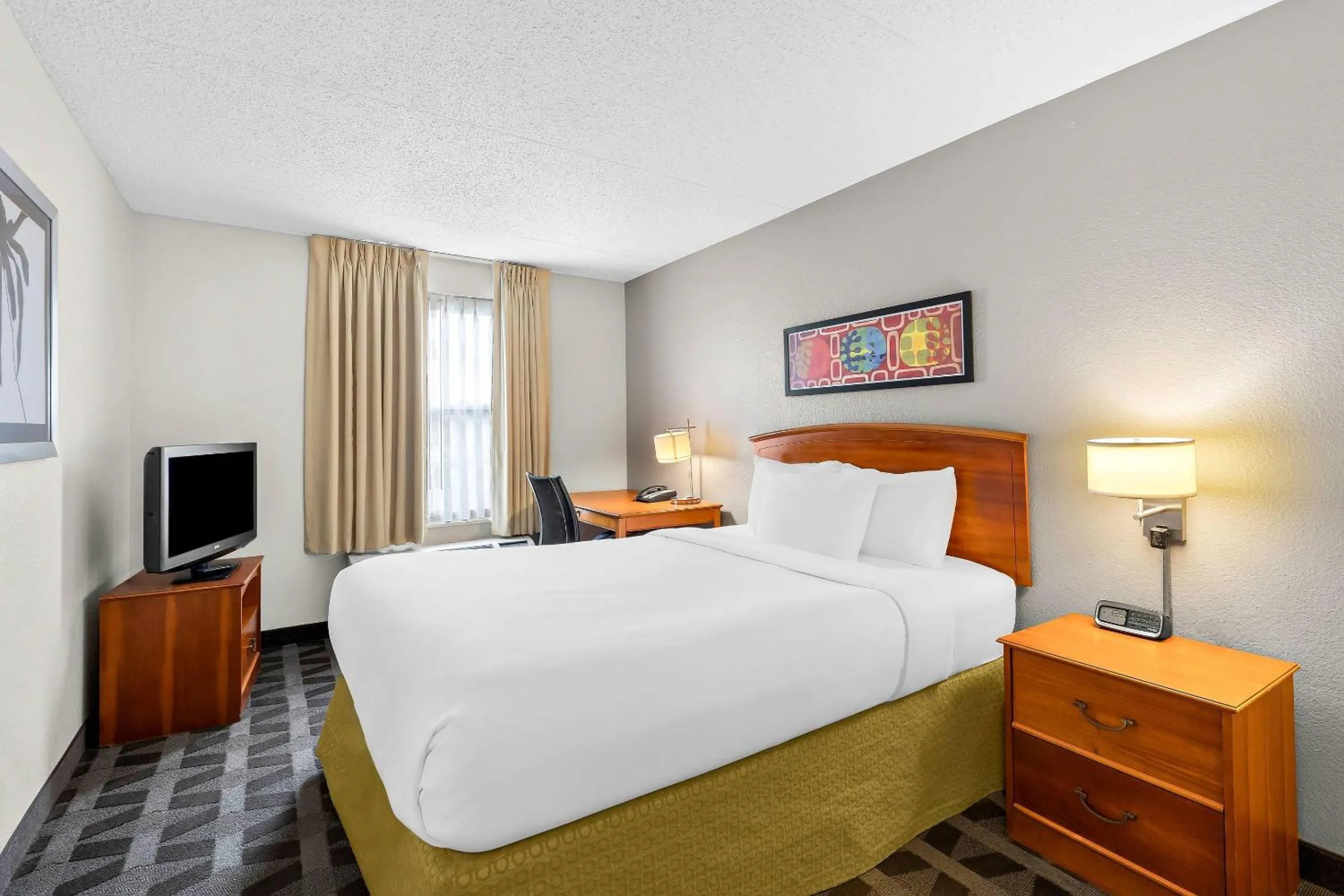 Bedroom, Bed in MainStay Suites Middleburg Heights Cleveland Airport