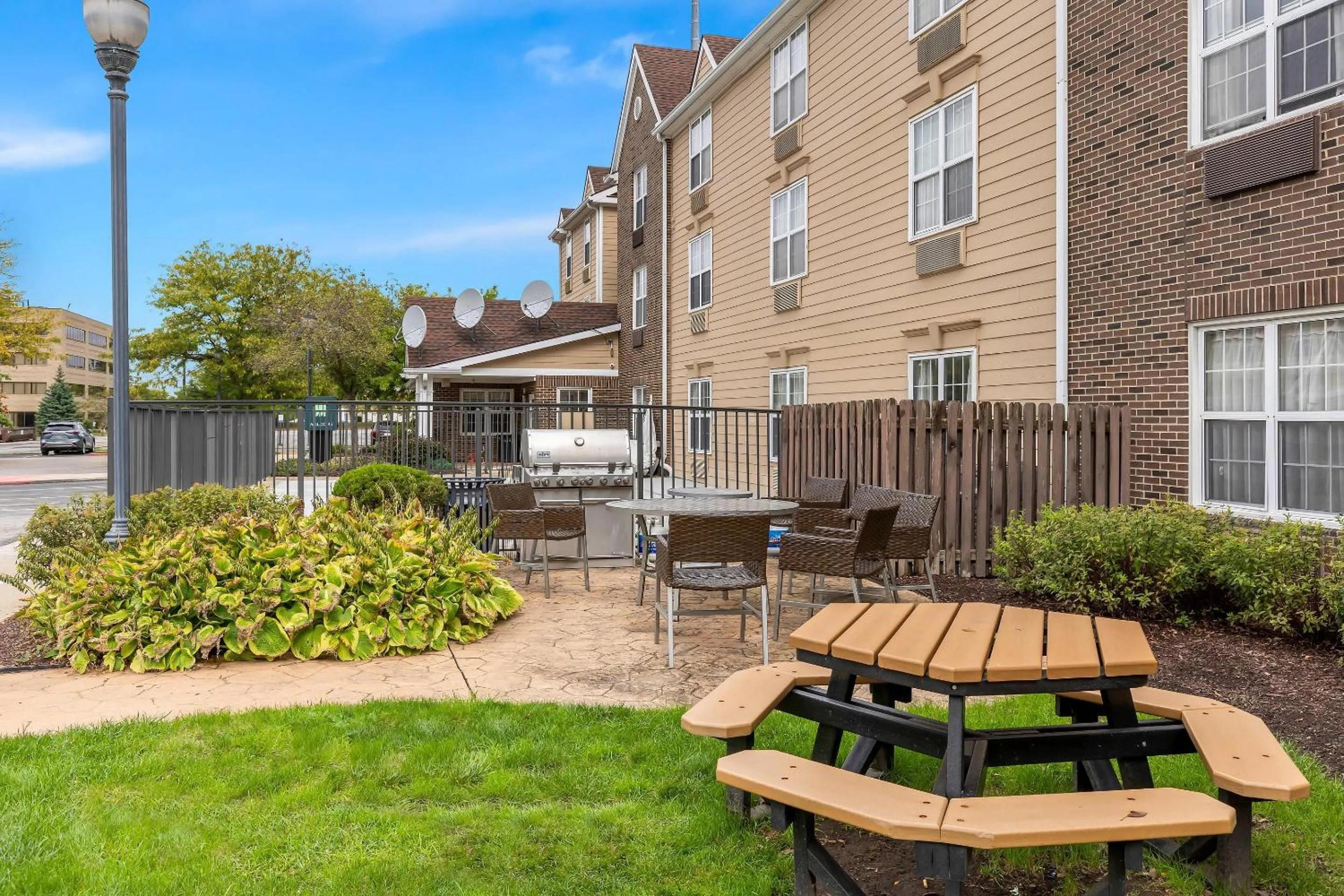 Property building in MainStay Suites Middleburg Heights Cleveland Airport