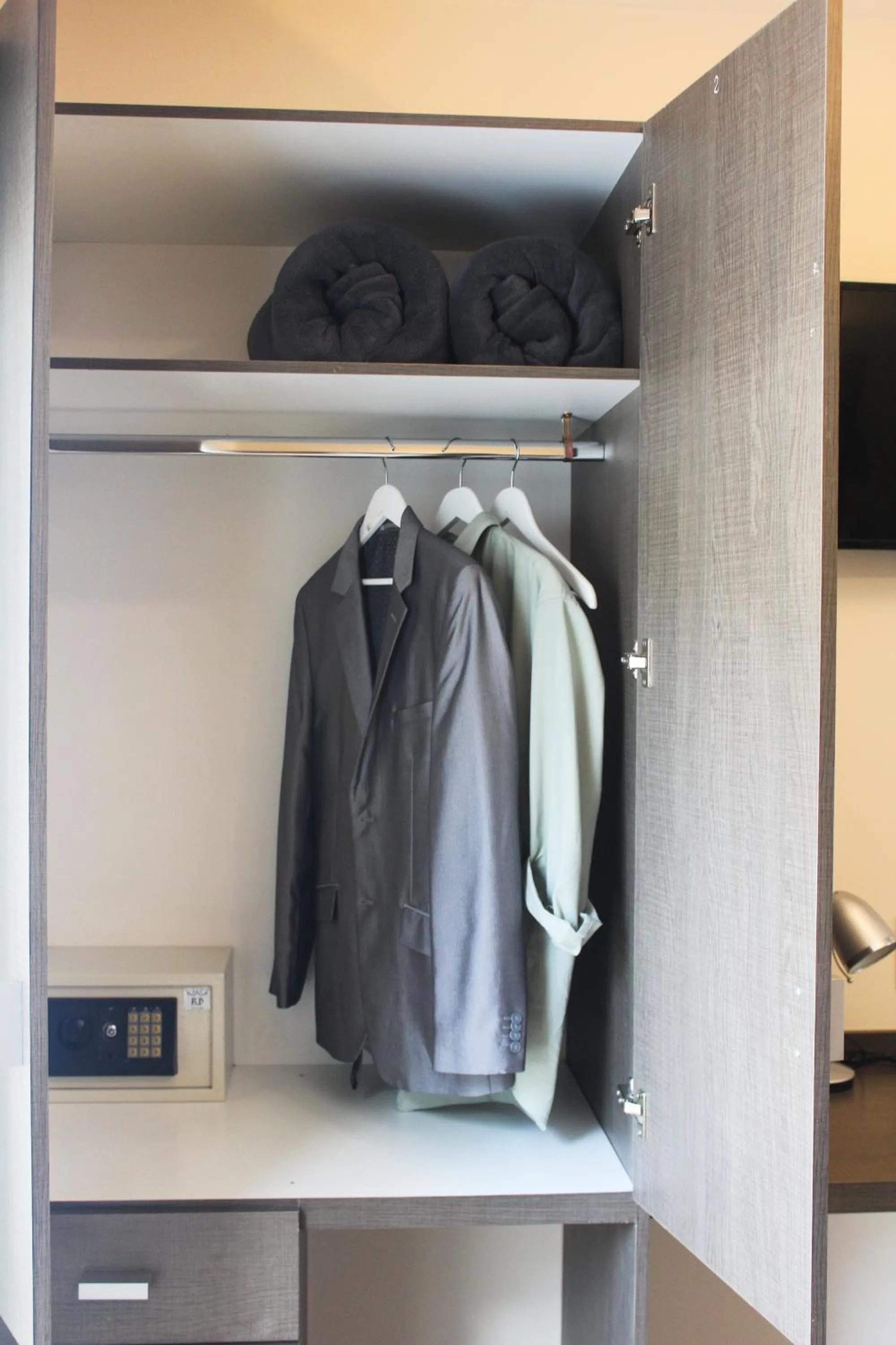 wardrobe in Abril Hotel Boutique