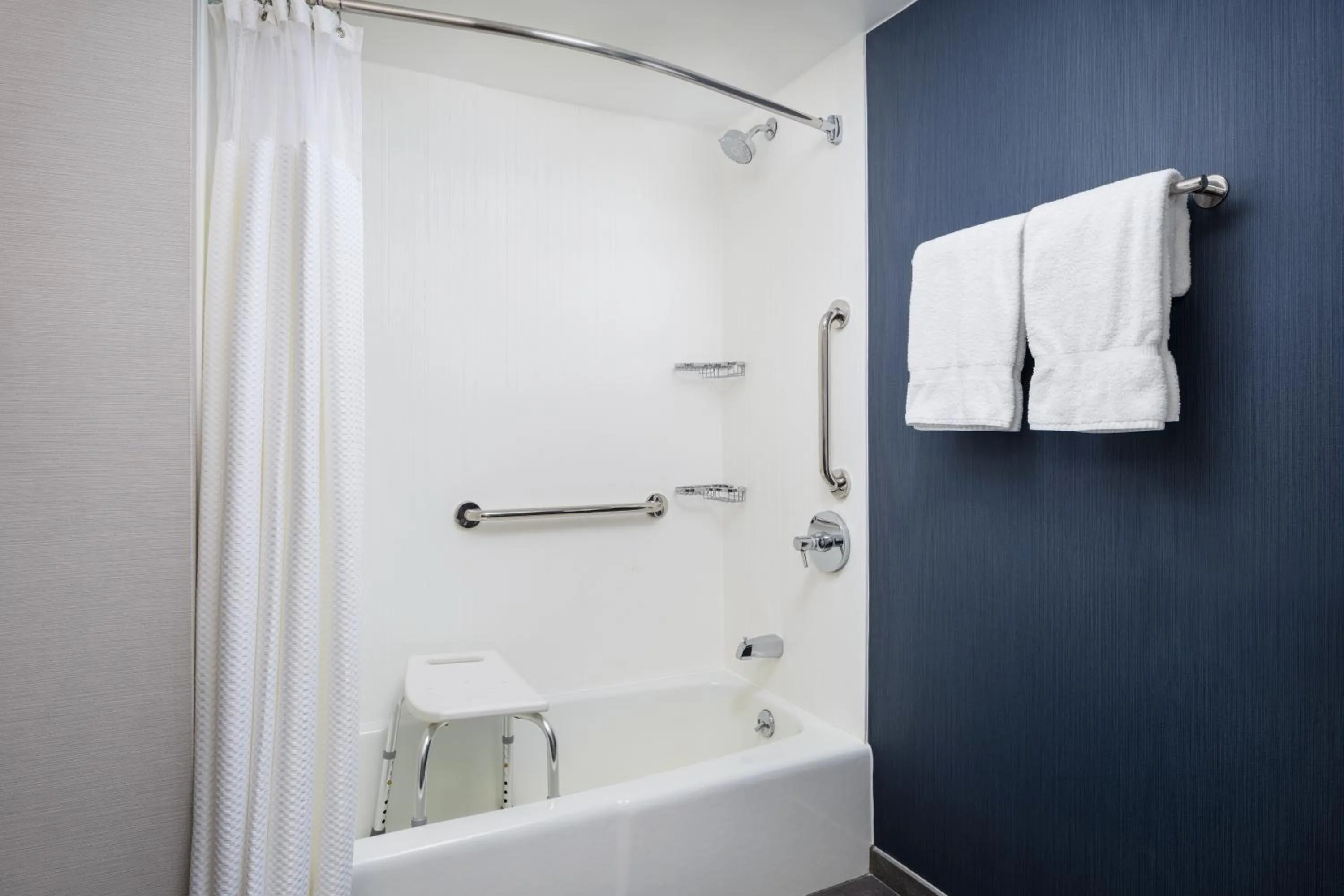 Bathroom in Courtyard Columbus Worthington