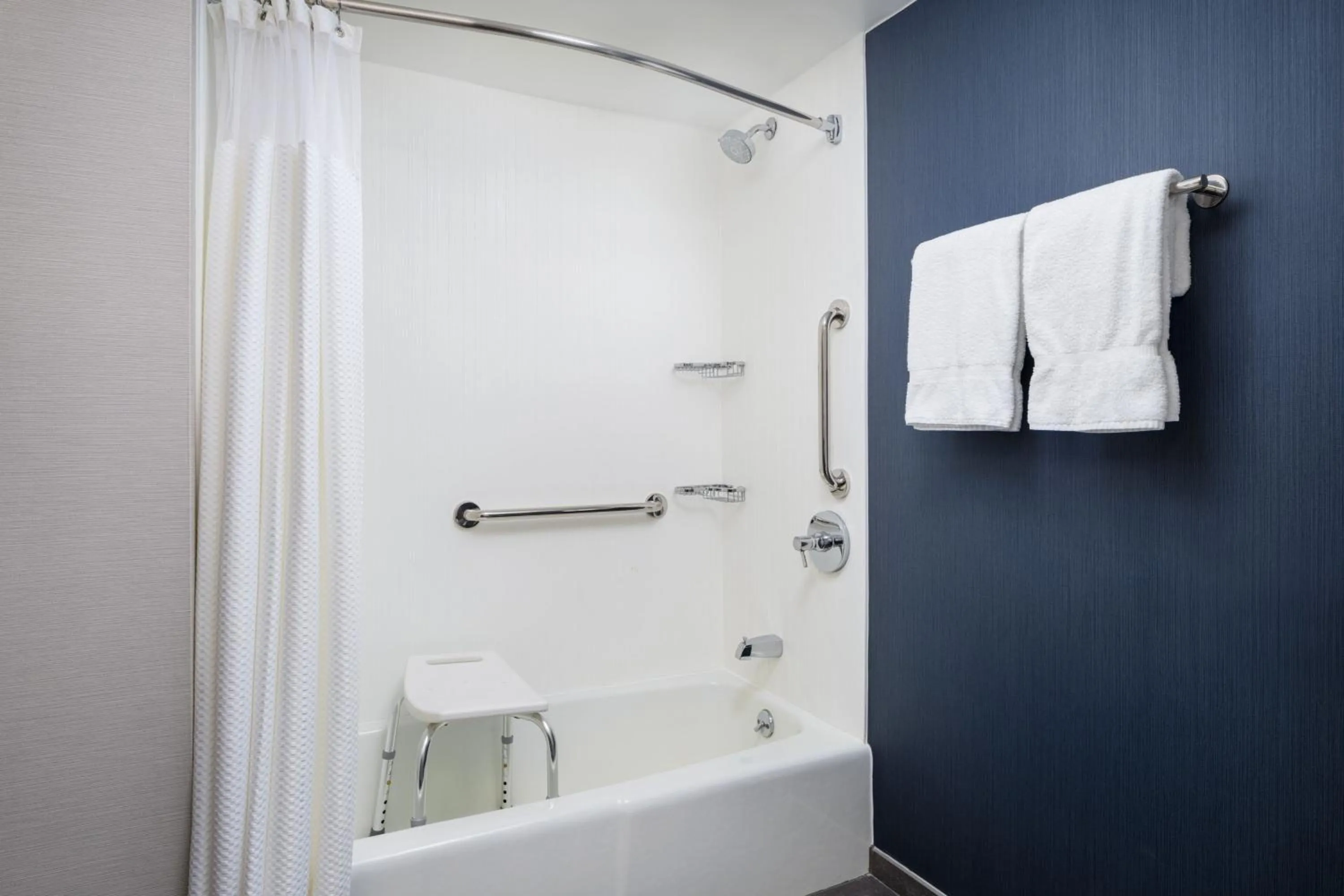 Bathroom in Courtyard Columbus Worthington