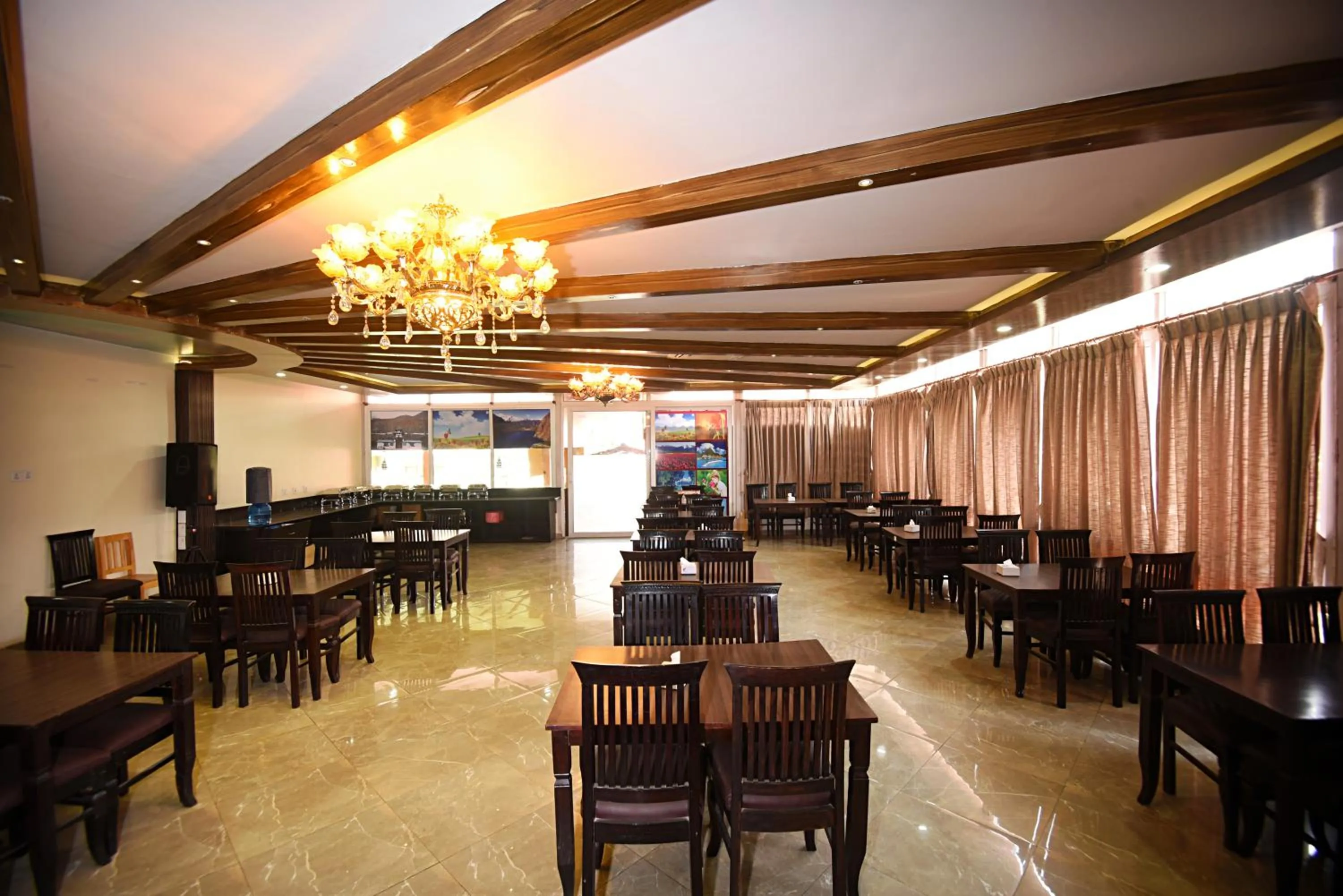 Restaurant/places to eat in Hotel Thamel Park