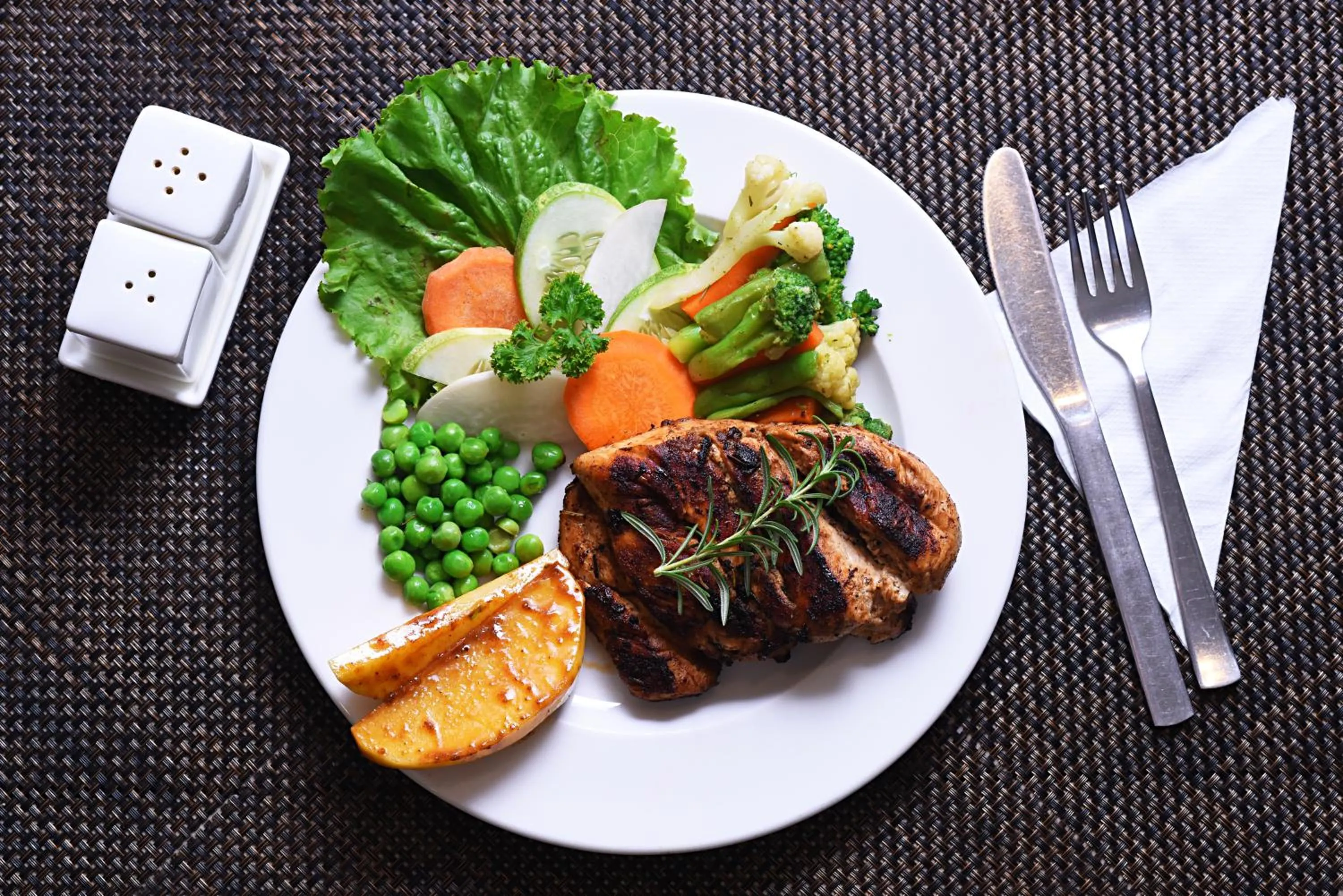 Food and drinks in Hotel Thamel Park