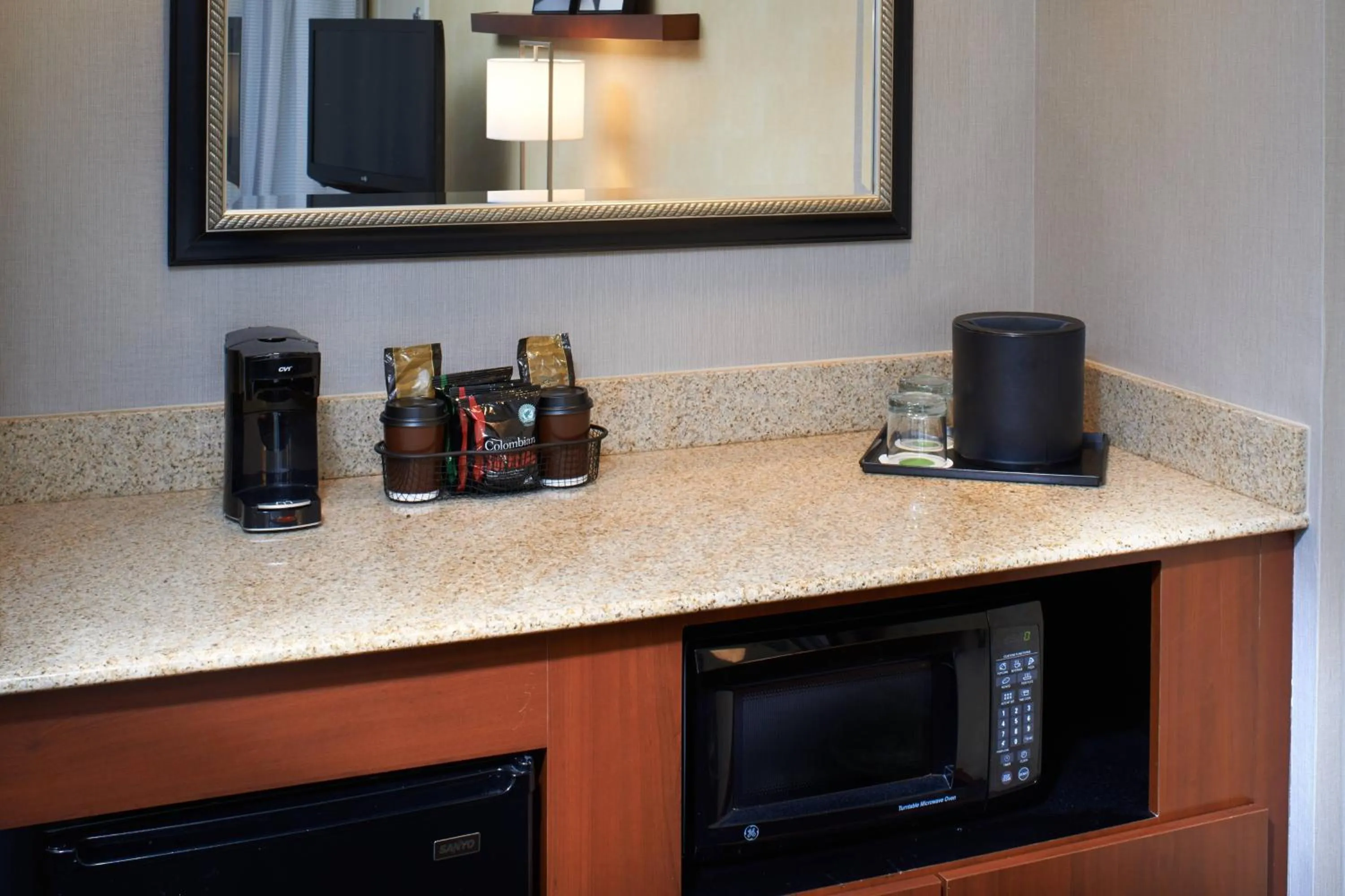 Photo of the whole room in Courtyard Columbus Dublin