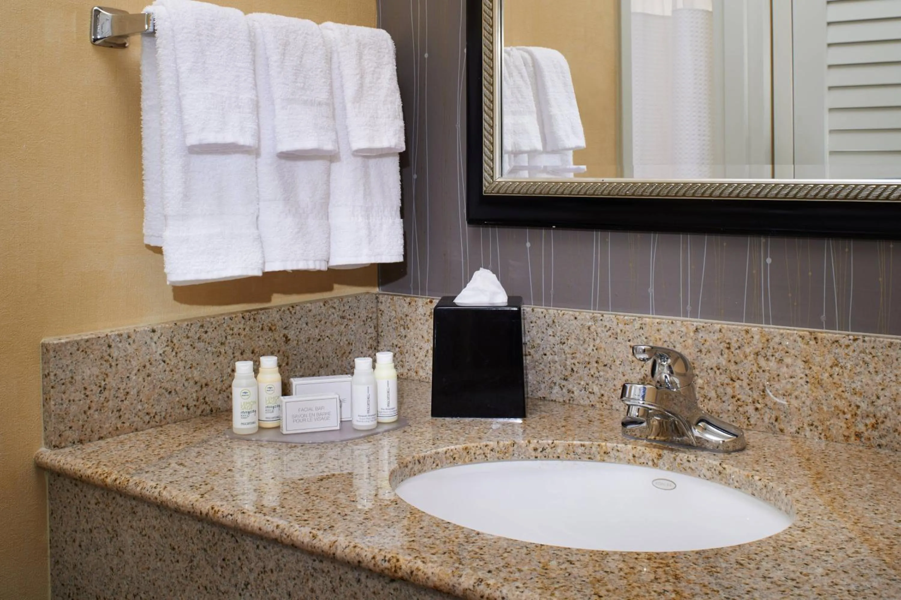 Bathroom in Courtyard Columbus Dublin