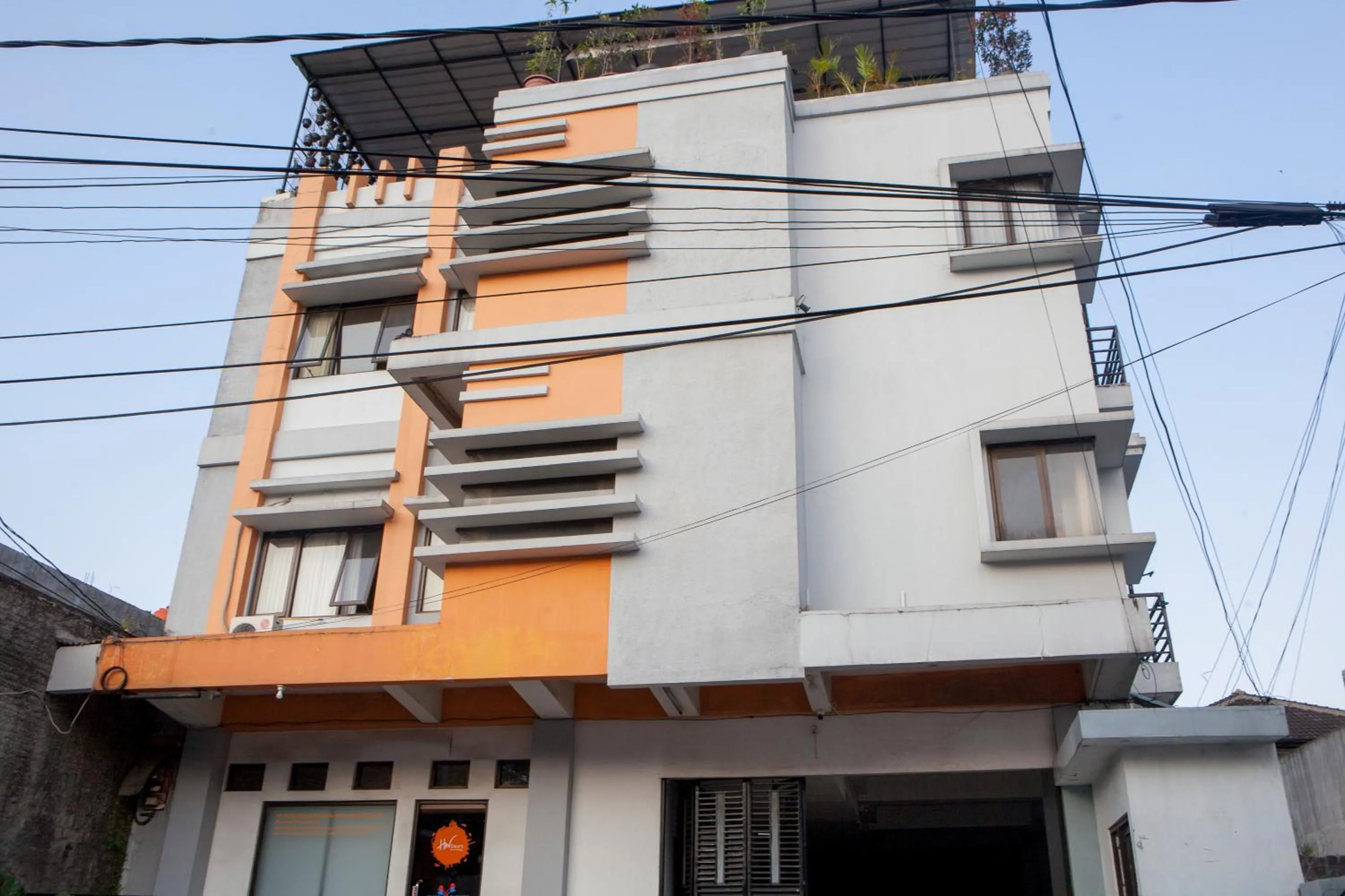 Facade/entrance in RedDoorz near Telkom Corporate University