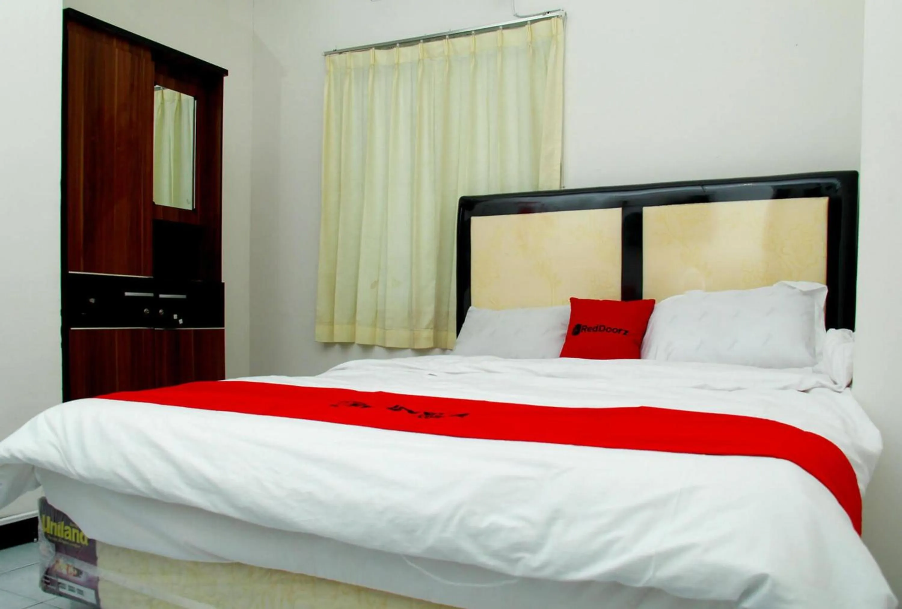 Bedroom, Bed in RedDoorz near Telkom Corporate University