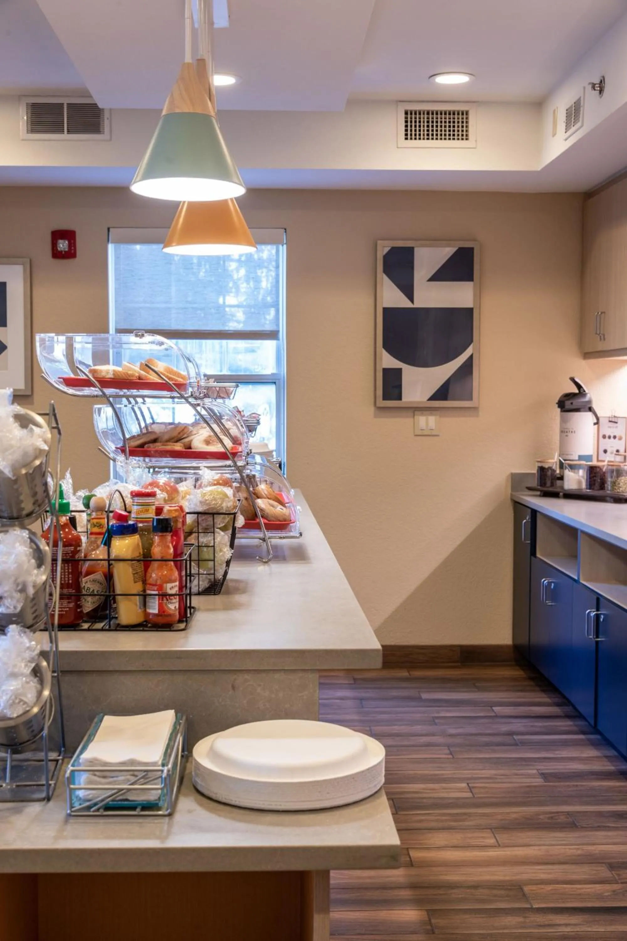 Breakfast in TownePlace Suites Columbus Airport Gahanna