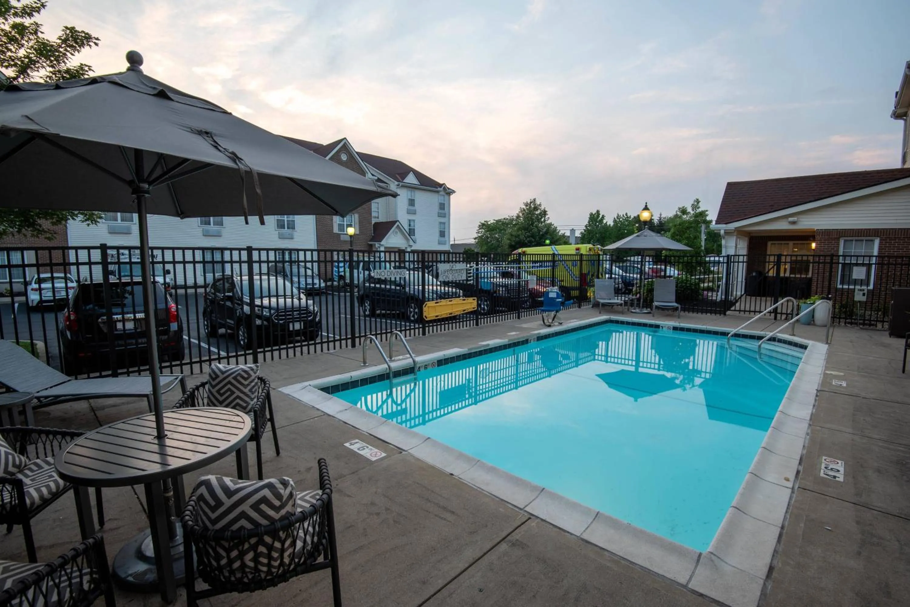 Swimming pool in TownePlace Suites Columbus Airport Gahanna