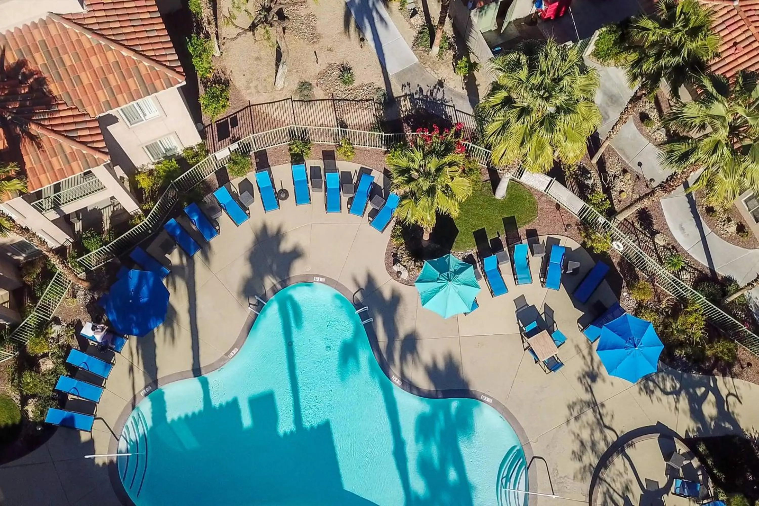 Swimming pool in Residence Inn Palm Desert
