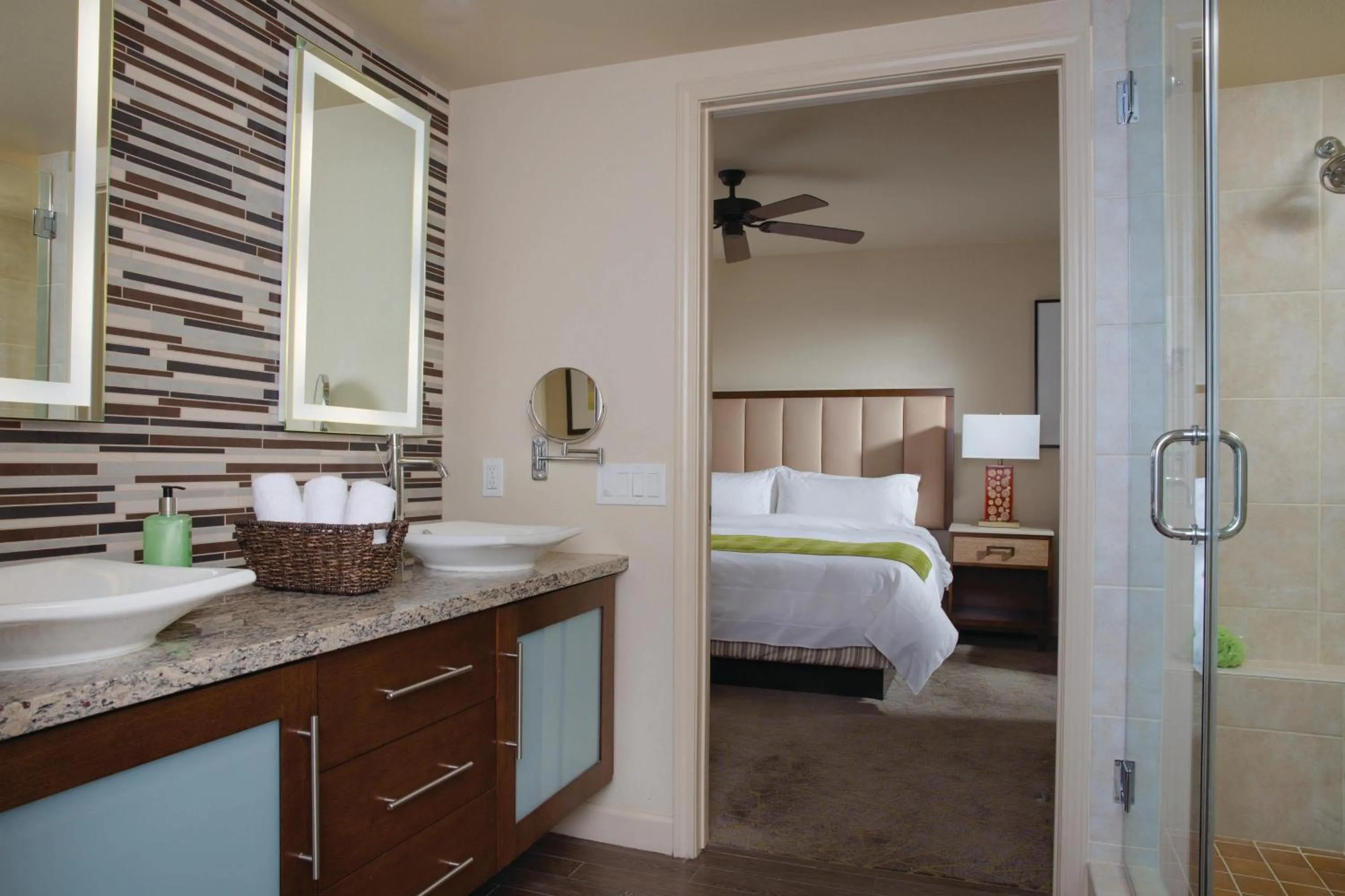 Bathroom, Bed in Marriott's Shadow Ridge II - The Enclaves
