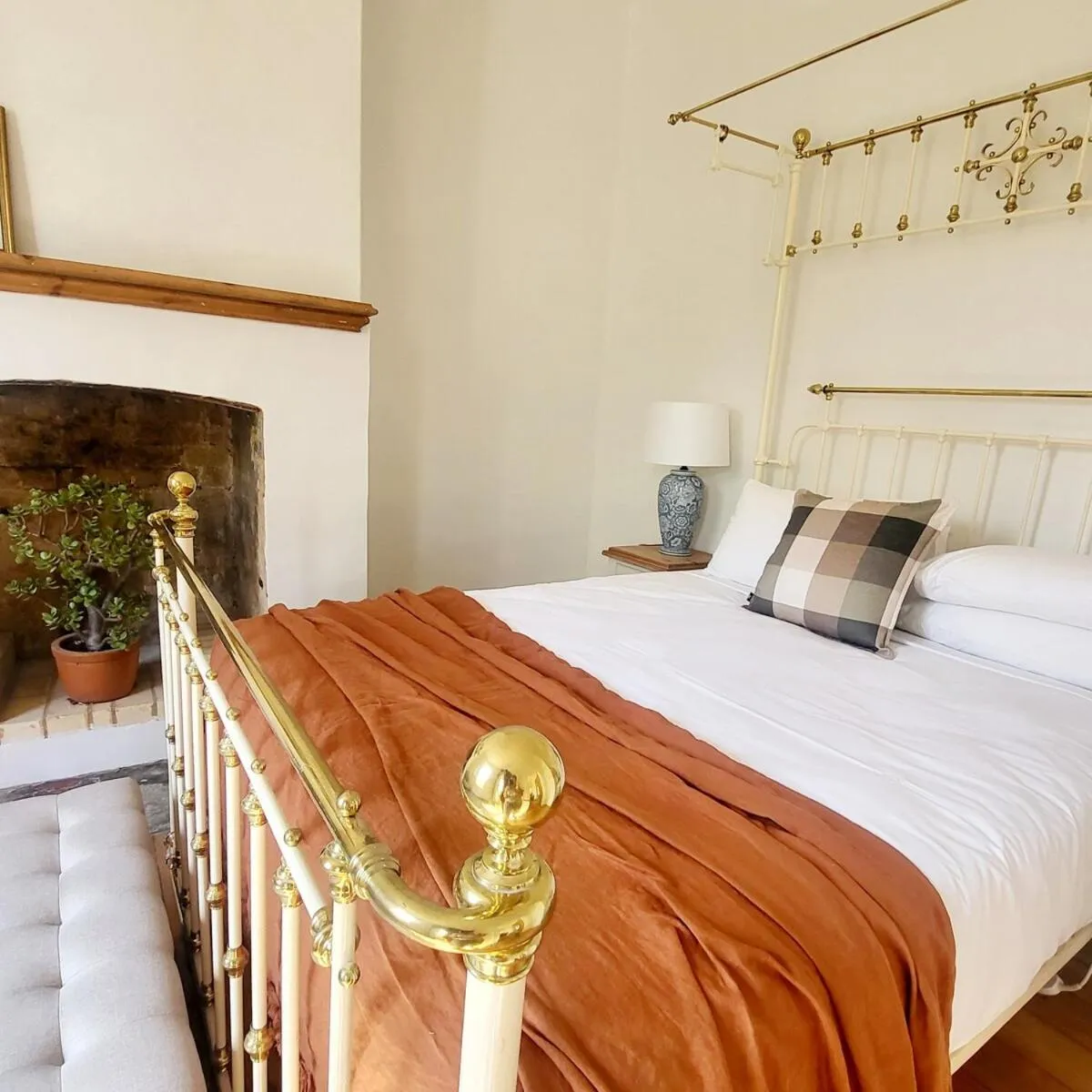 Bedroom, Bed in Annesley House