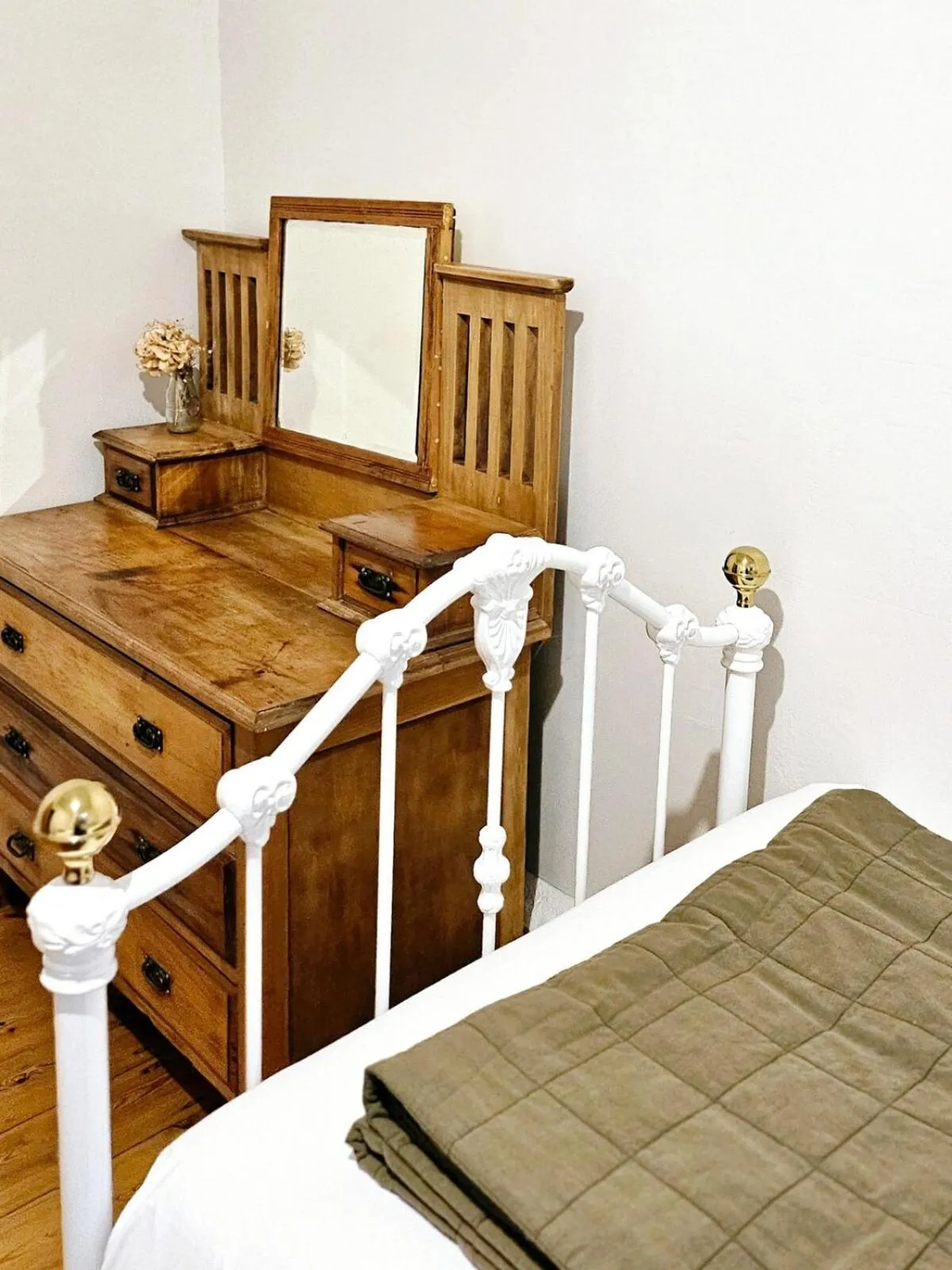 Bedroom, Bed in Annesley House