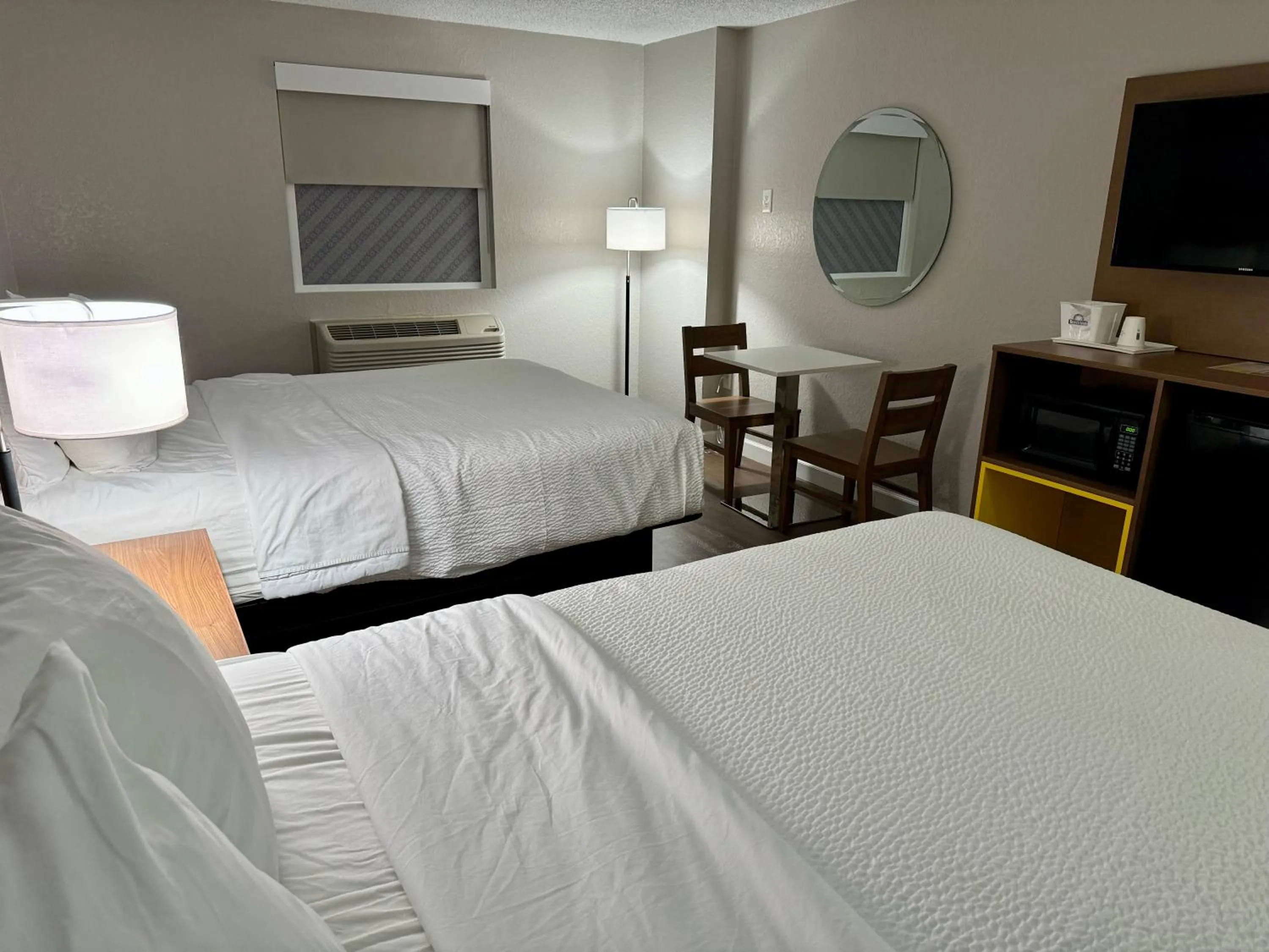 Bedroom, Bed in Days Inn by Wyndham Sarasota I-75