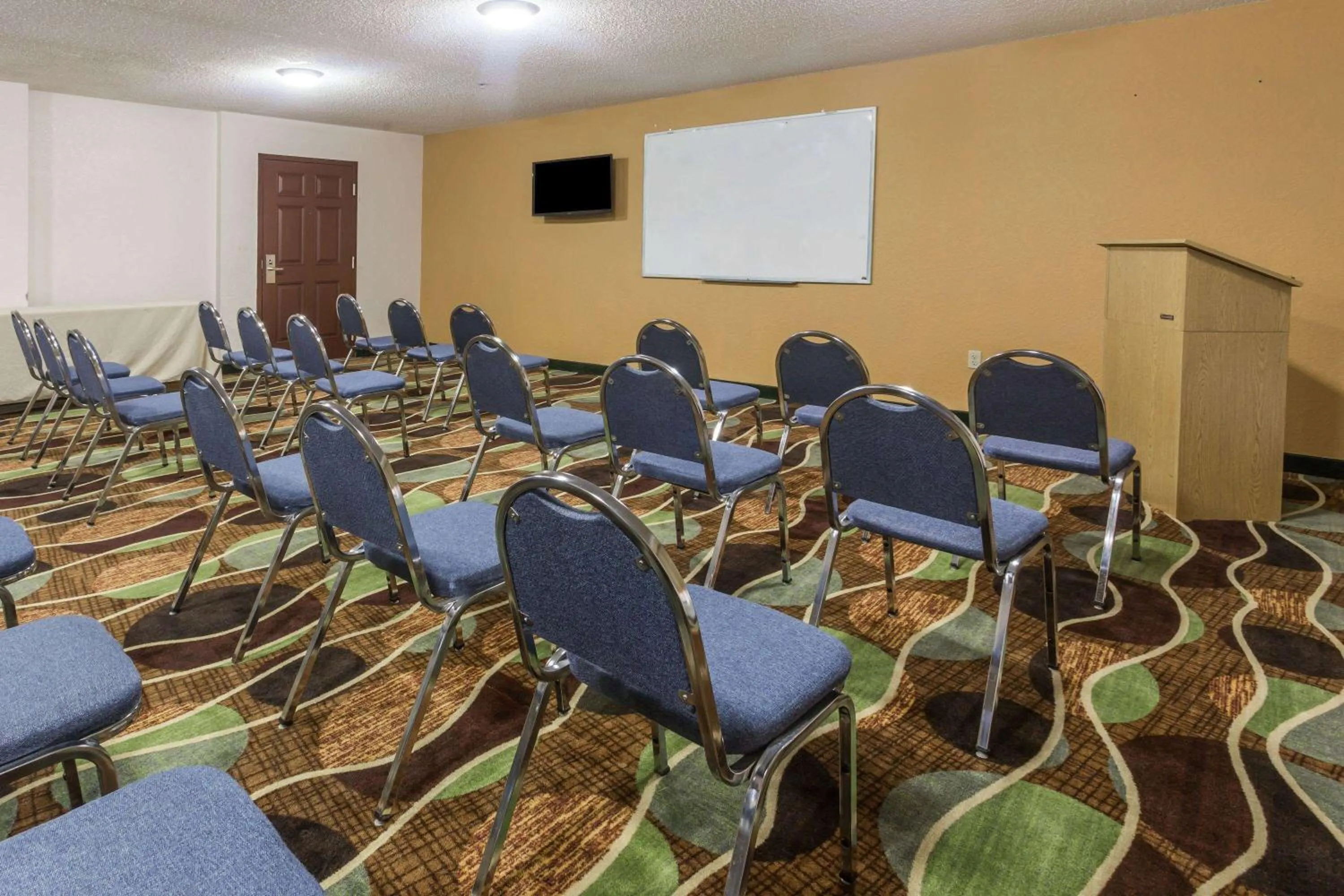 Meeting/conference room in Days Inn by Wyndham Sarasota I-75