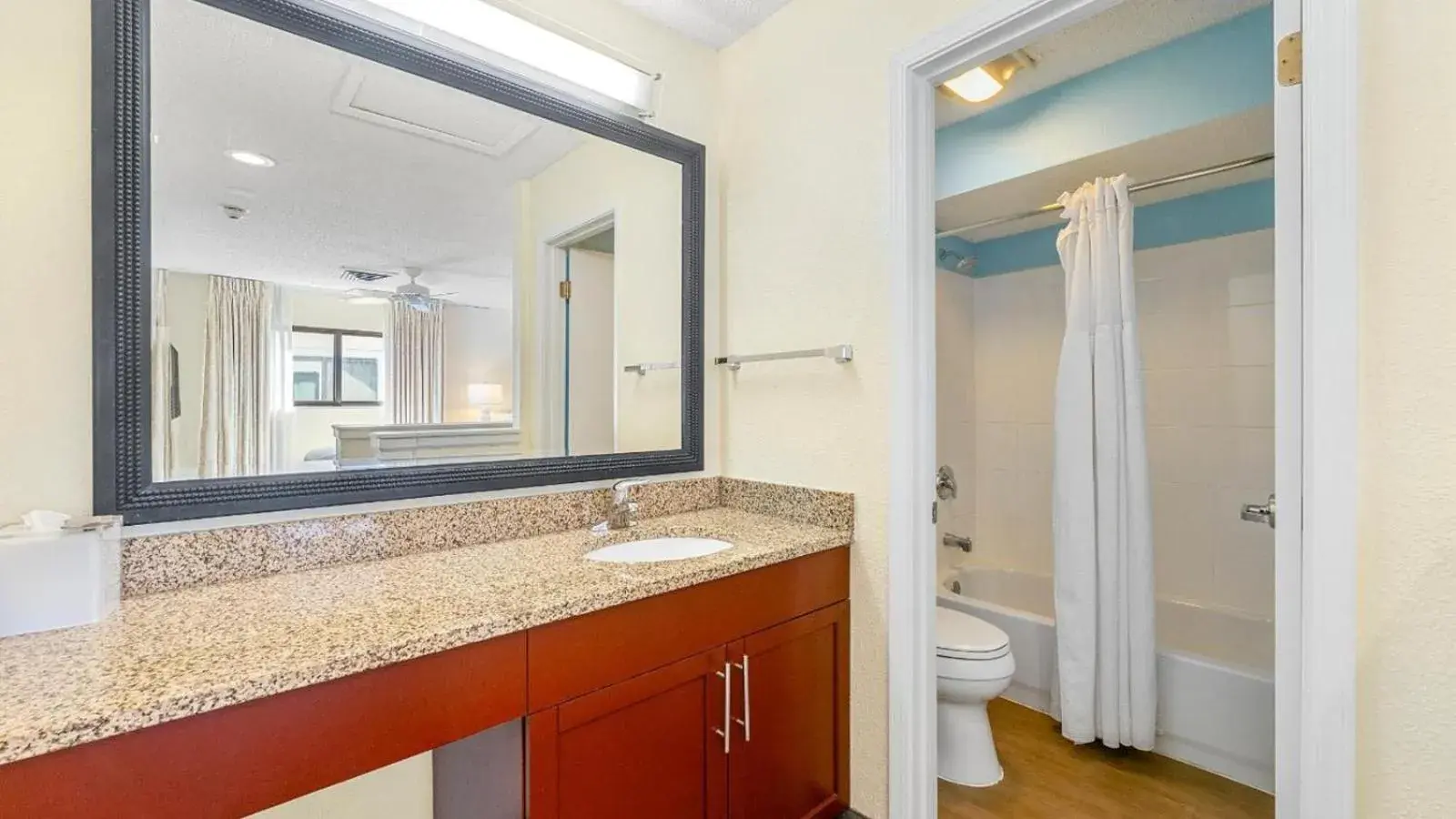 Studio Suite - King Bed in Sonesta ES Suites Cincinnati - Sharonville West Studio Suite - King Bed in Sonesta ES Suites Cincinnati - Sharonville West