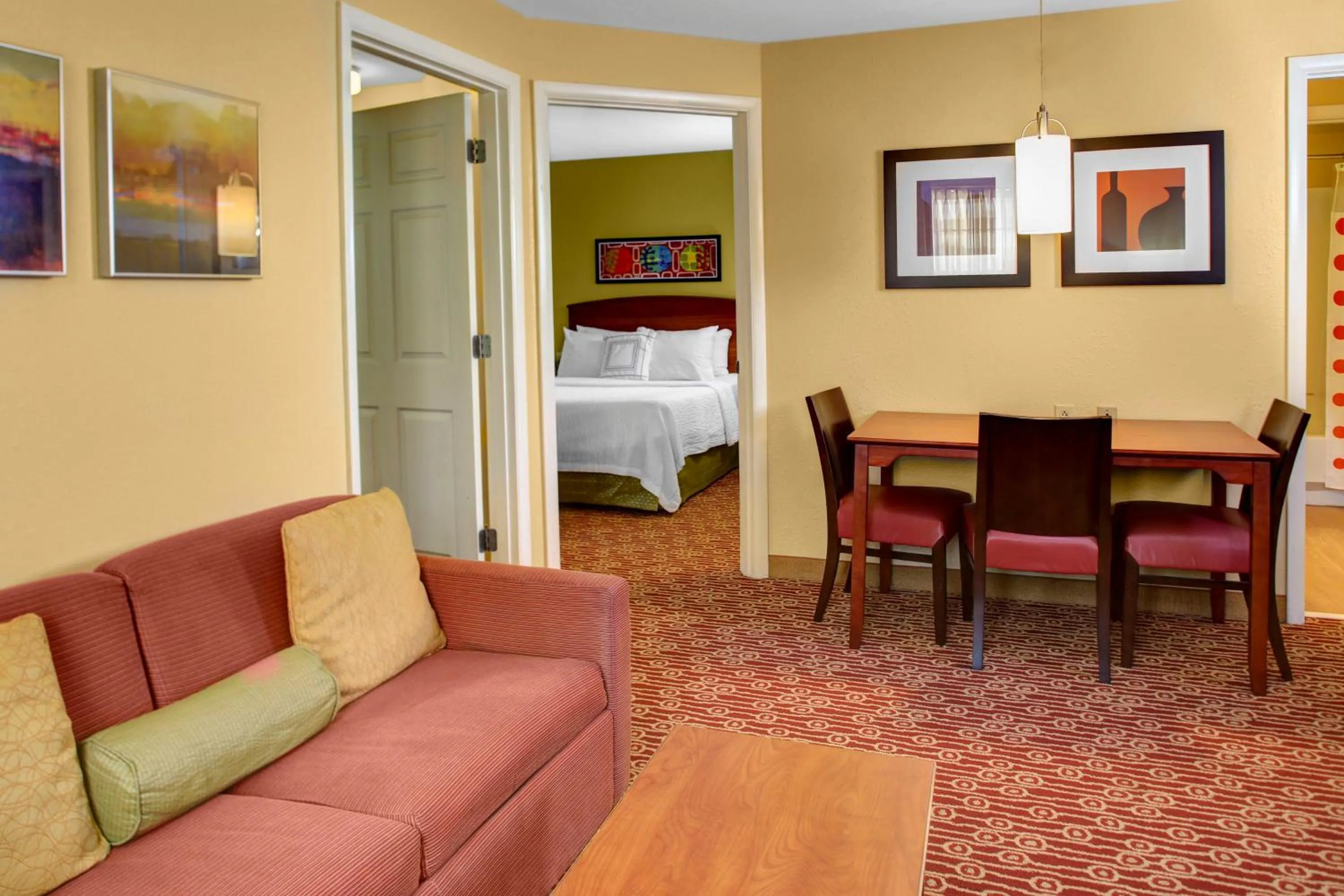 Seating area, Bed in Hawthorn Extended Stay by Wyndham Cincinnati NE Mason