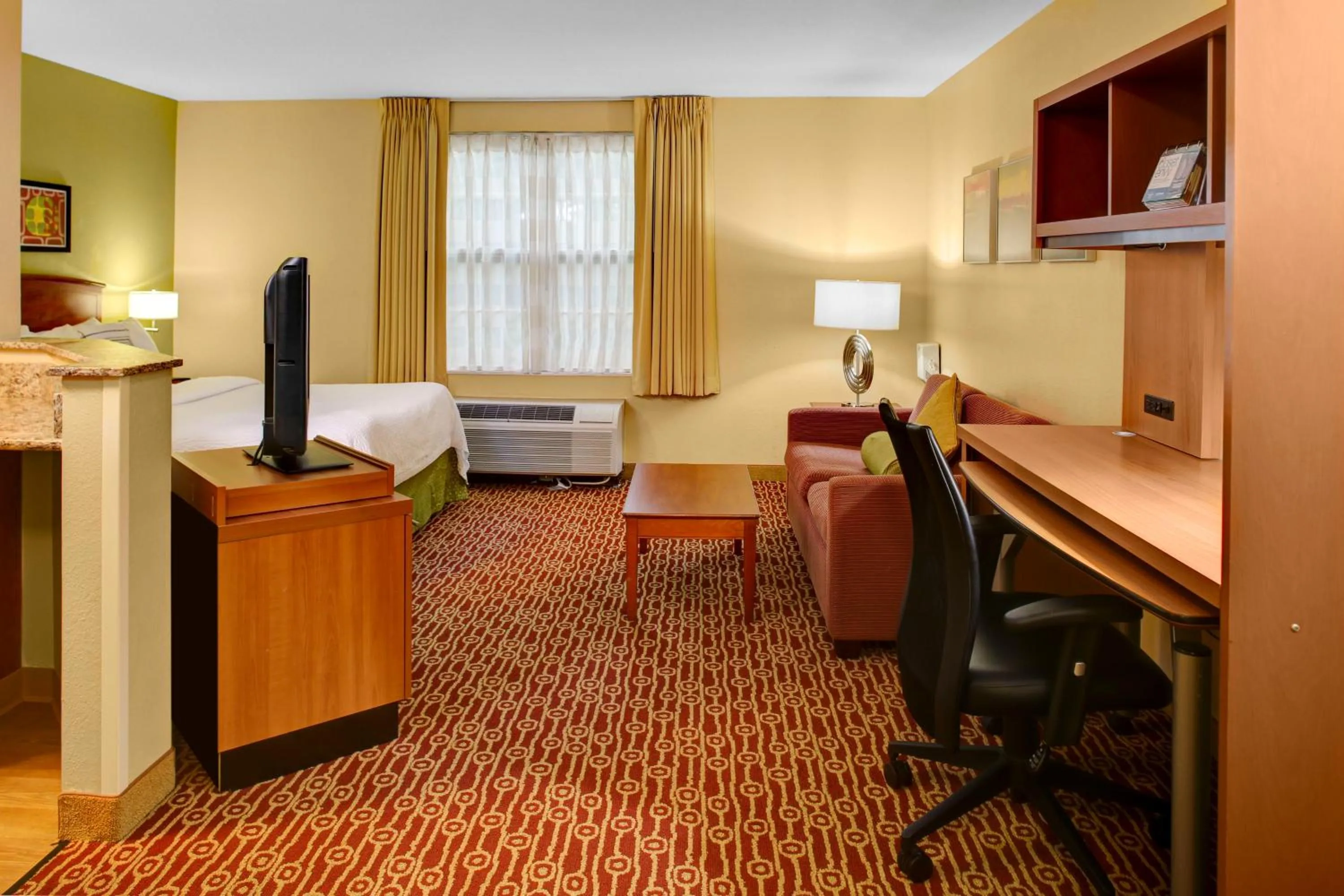 Seating area in Hawthorn Extended Stay by Wyndham Cincinnati NE Mason
