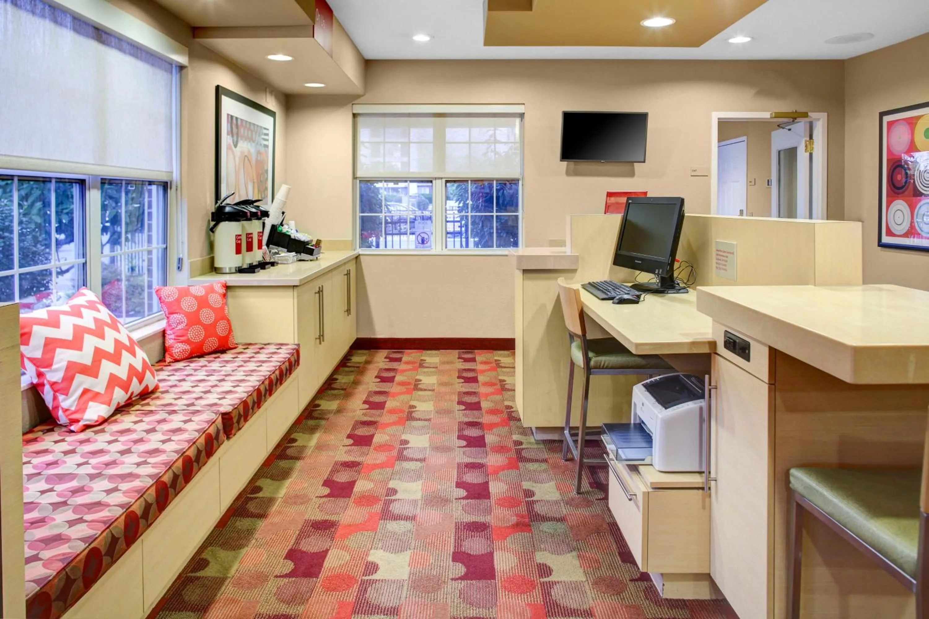 Business facilities in Hawthorn Extended Stay by Wyndham Cincinnati NE Mason