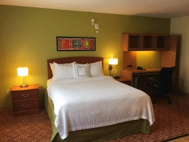 Bed in Hawthorn Extended Stay by Wyndham Cincinnati NE Mason