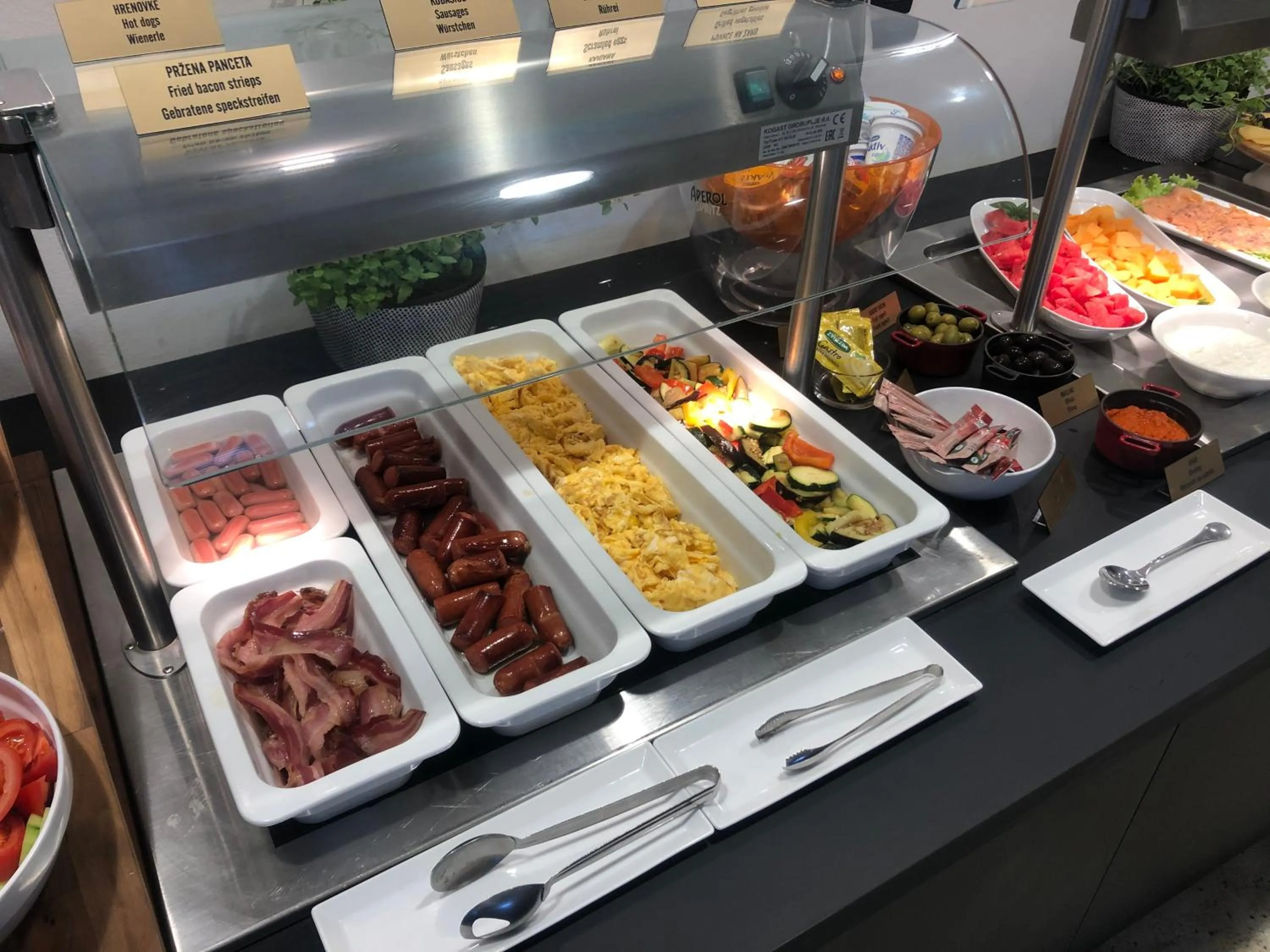 Breakfast in Aparthotel Milenij