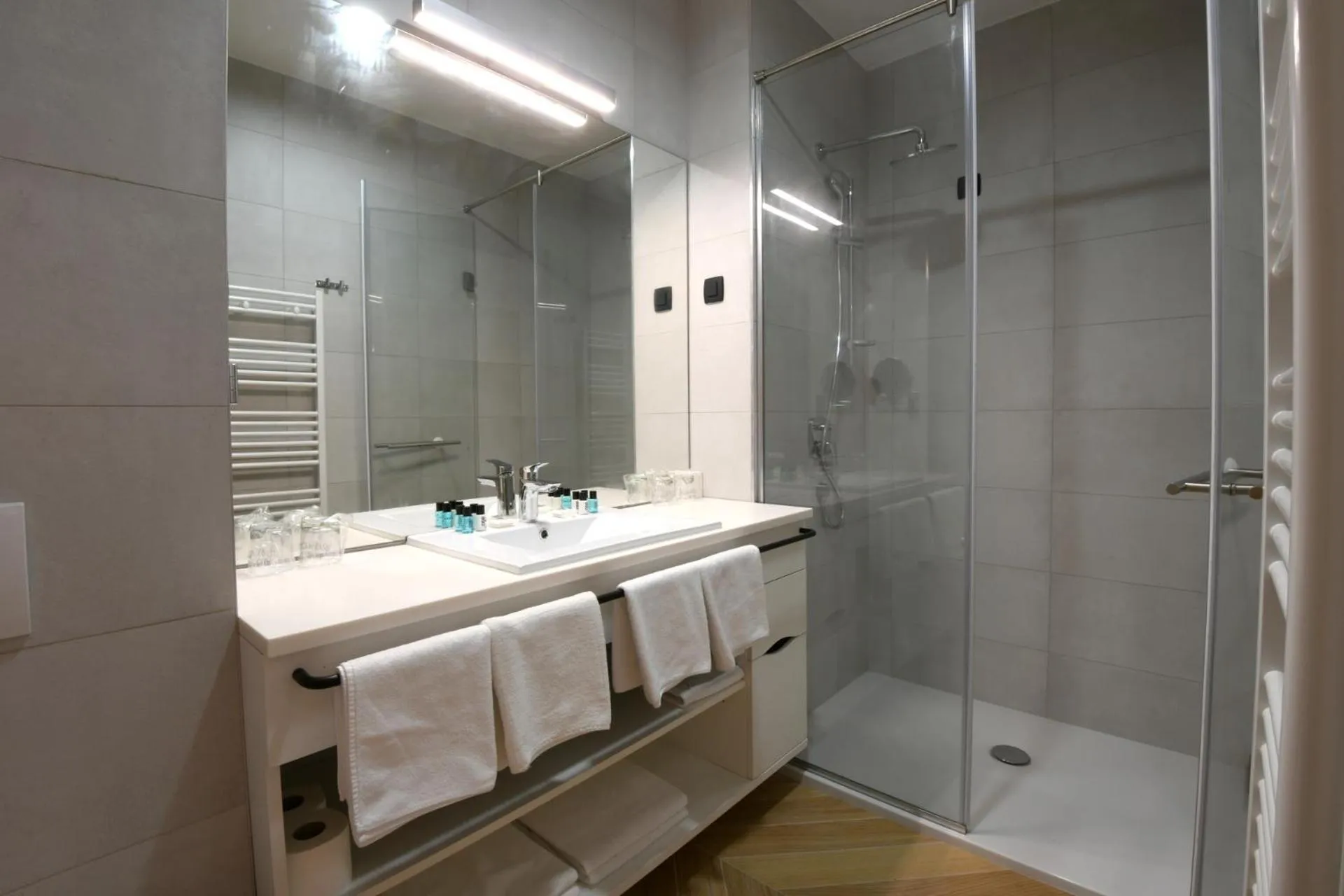 Bathroom in Aparthotel Milenij