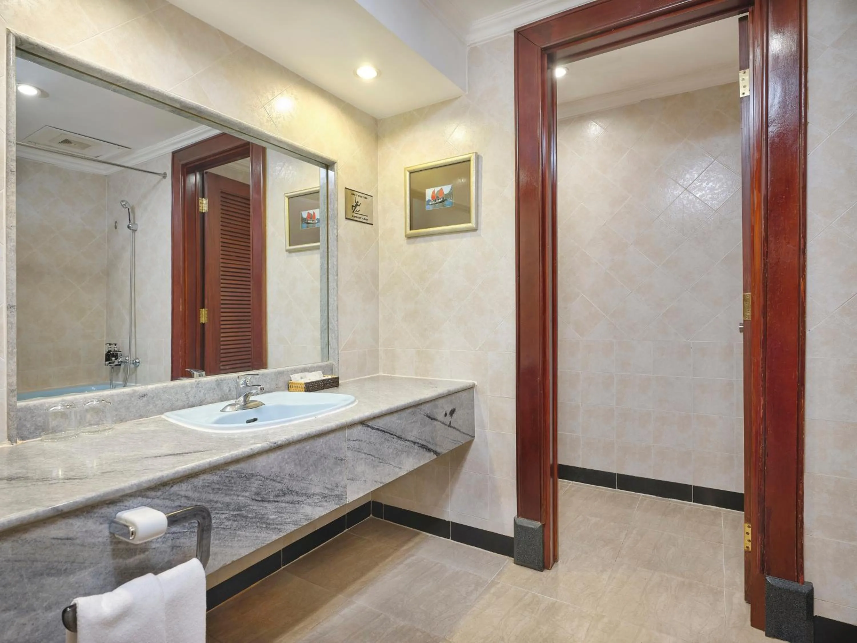 Bathroom in Bong Sen Hotel Saigon