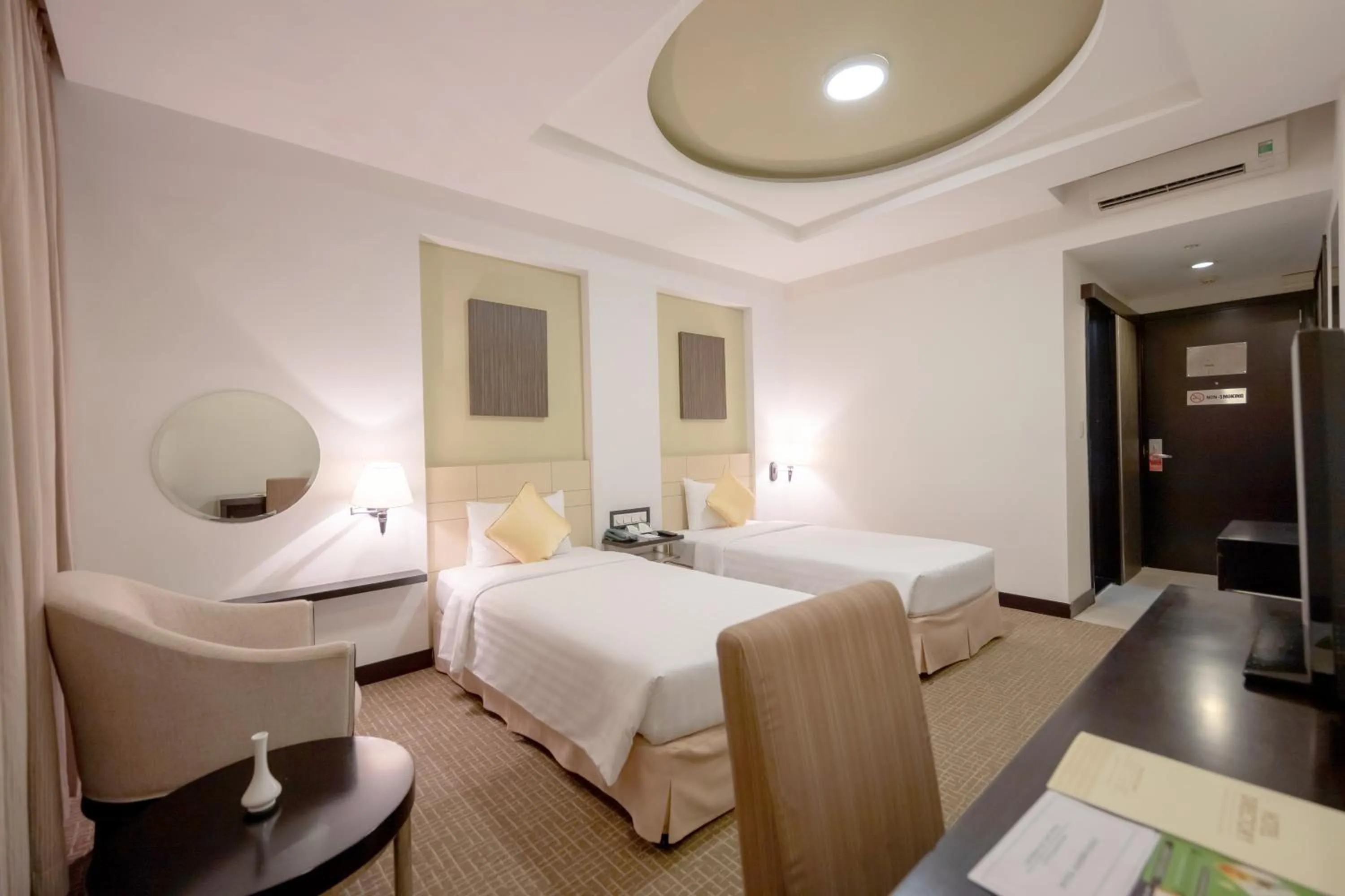 Bedroom, Bed in Bong Sen Hotel Saigon