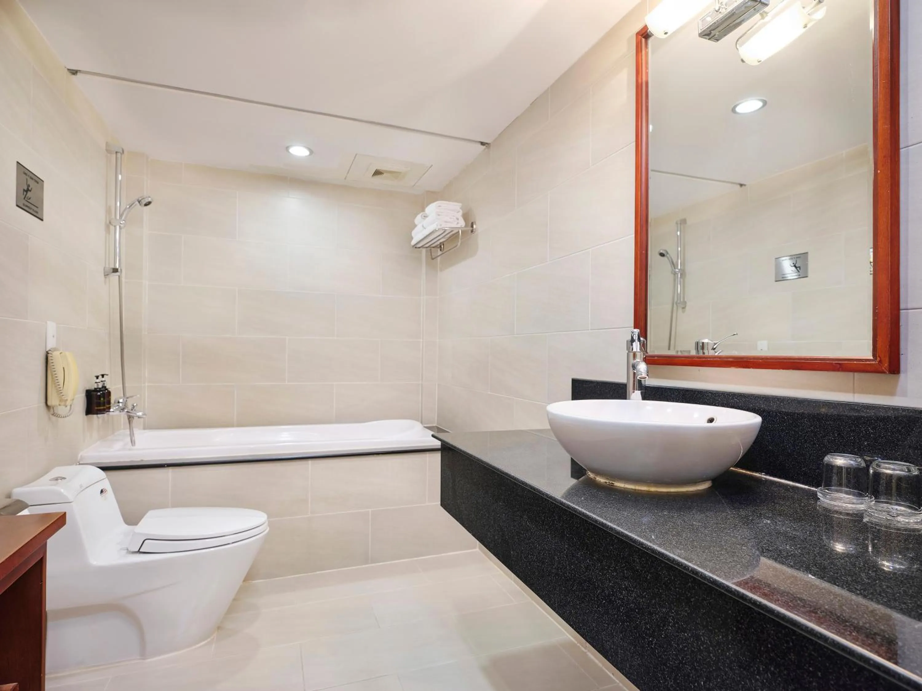 Shower in Bong Sen Hotel Saigon