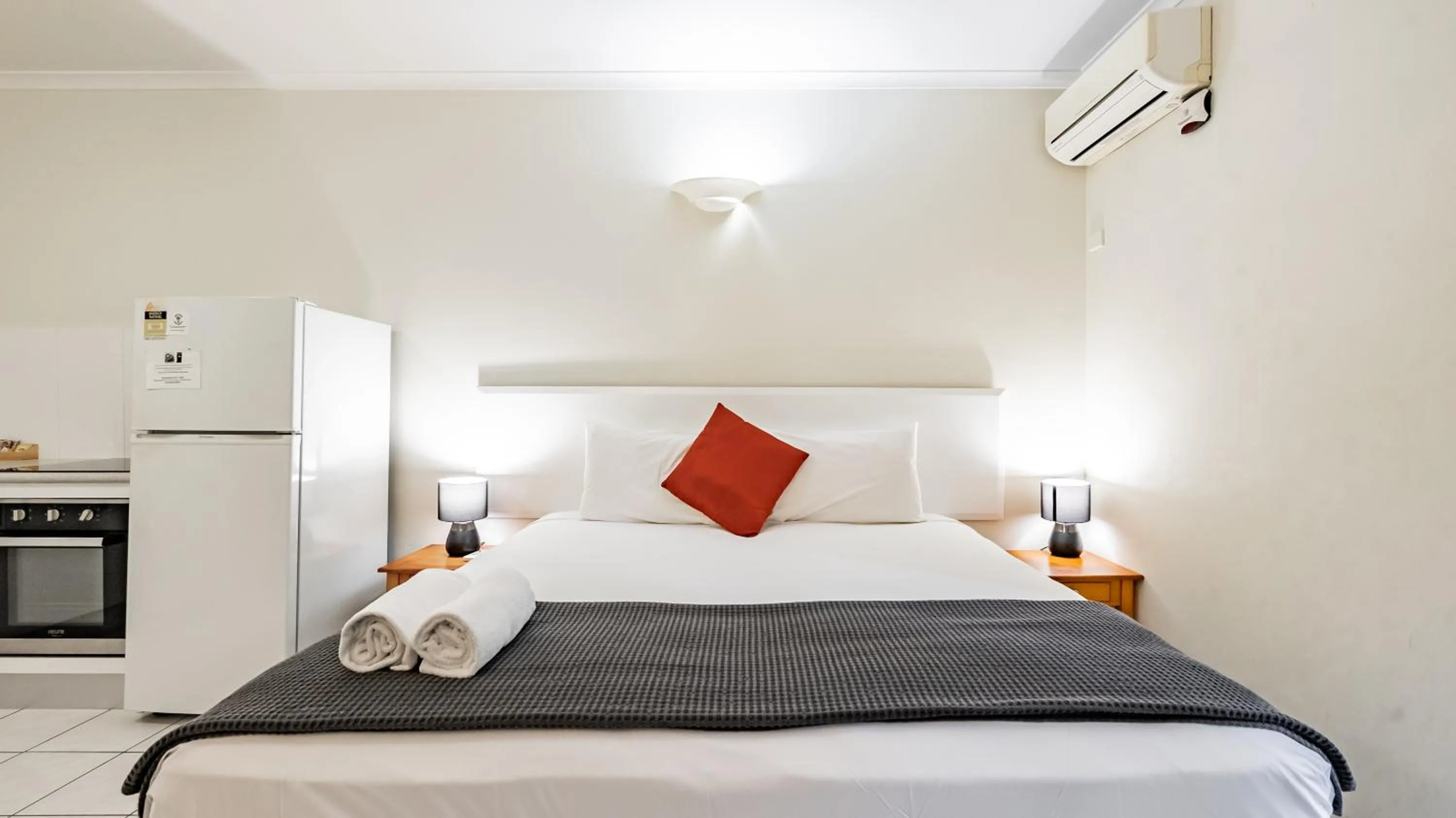 Bed in Trinity Beach Pacific