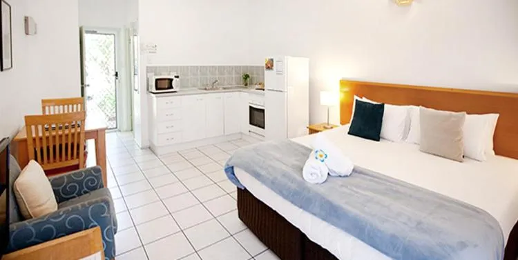 Bed in Trinity Beach Pacific