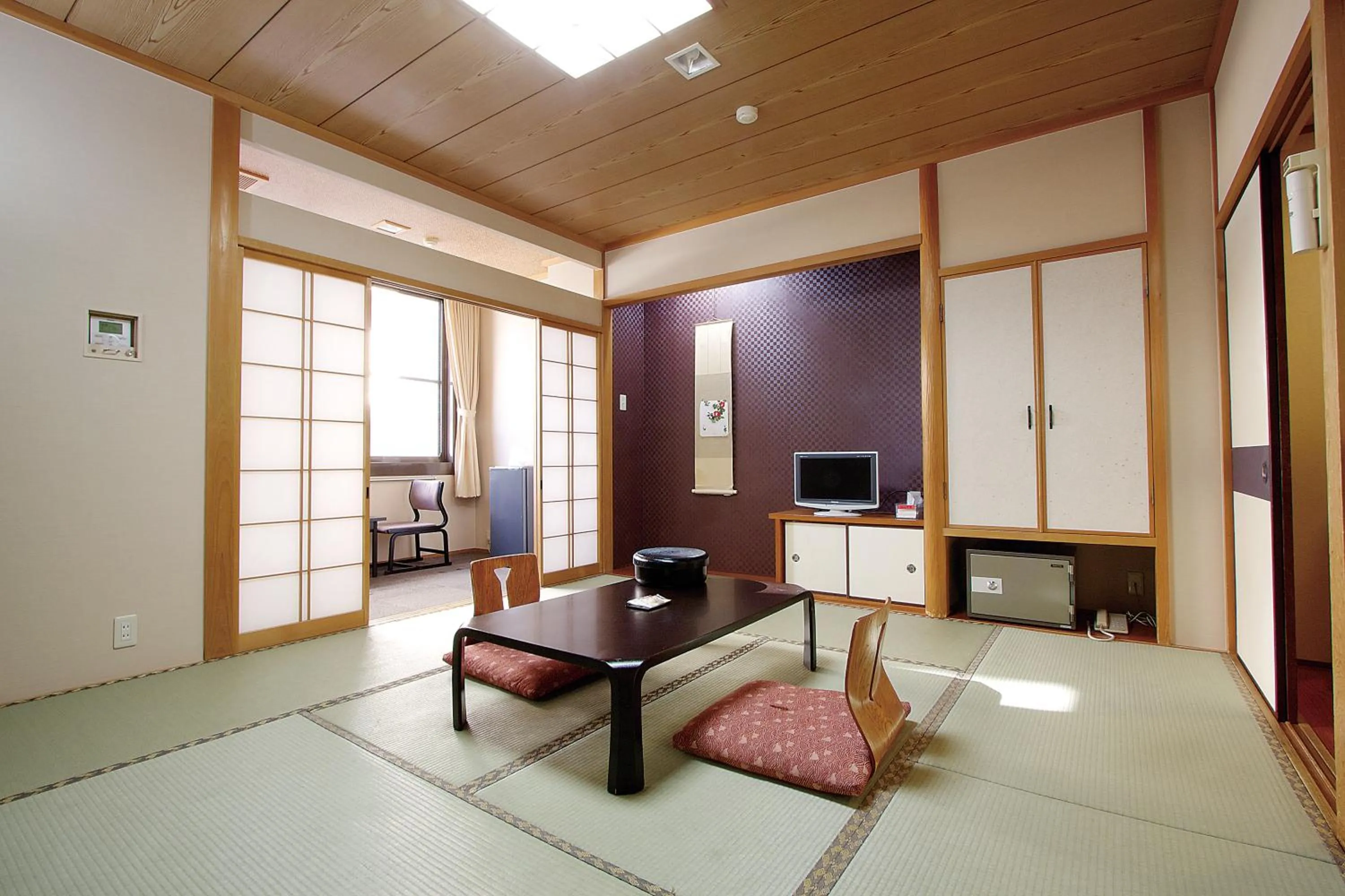 Photo of the whole room in Ryokan Sanoya
