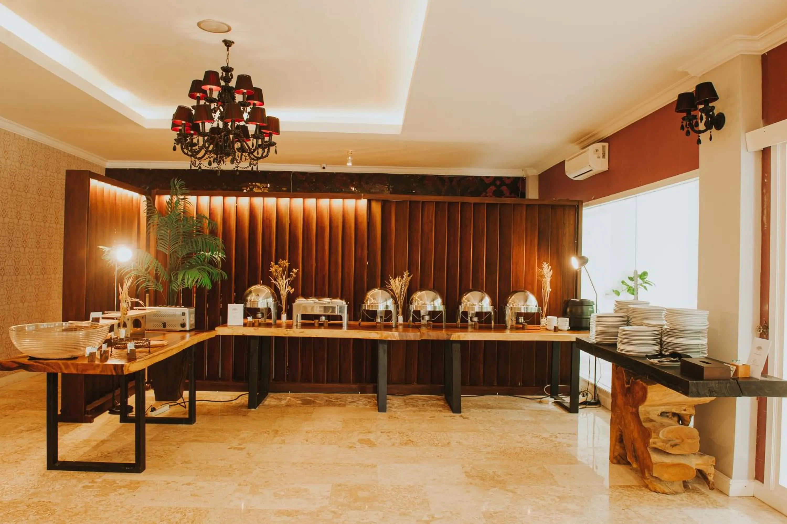 Restaurant/places to eat in Nunamkhalu Private Villa and Spa