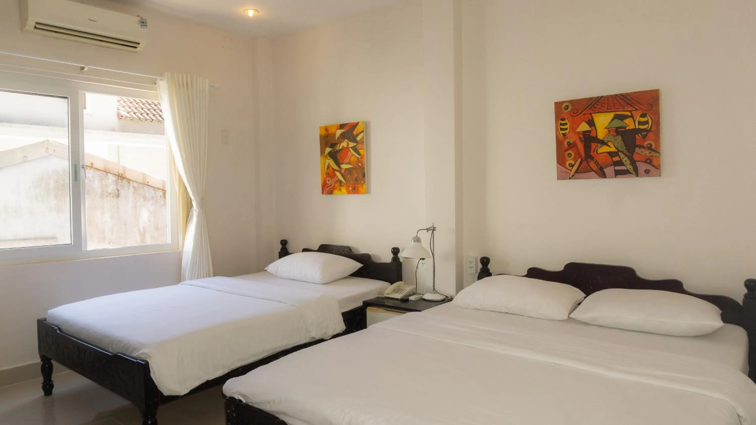 Patio, Bed in Hue Nino Hotel