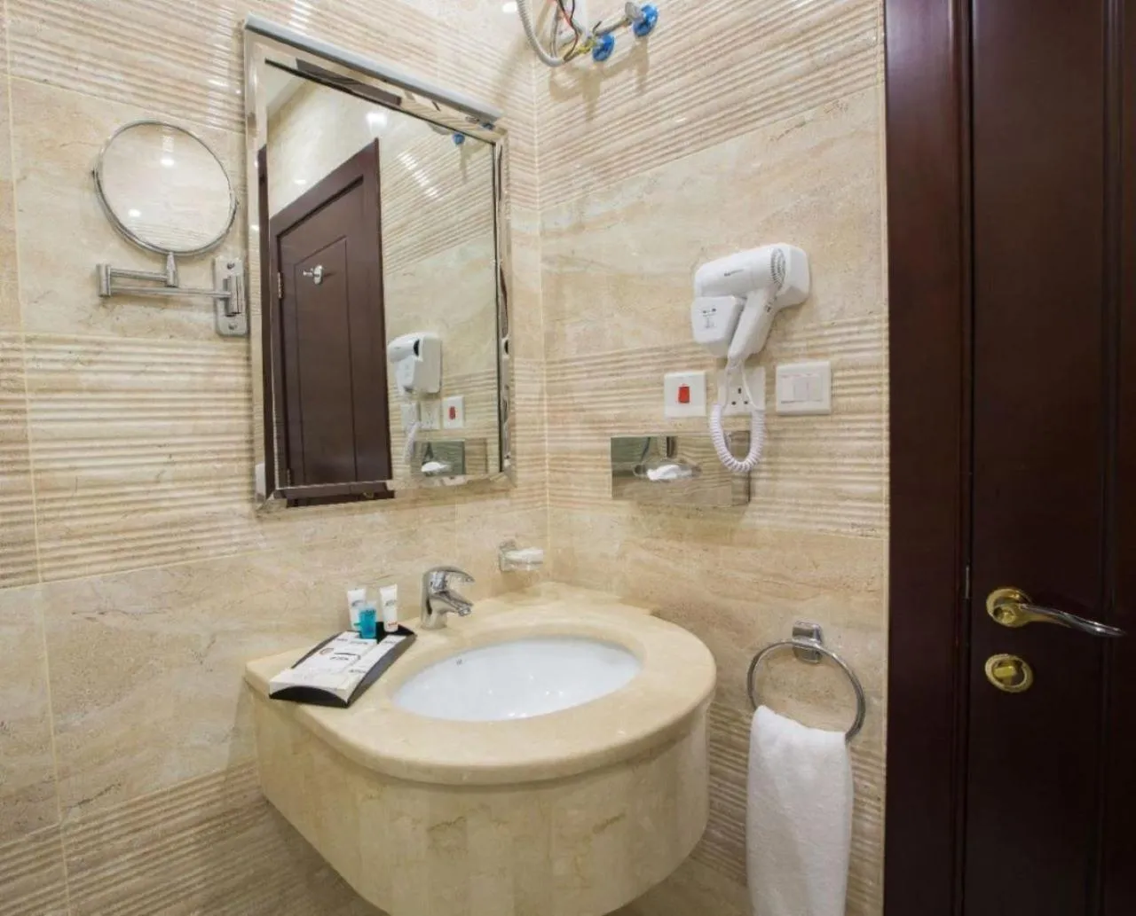 Bathroom in Sun Park Hotel Suites