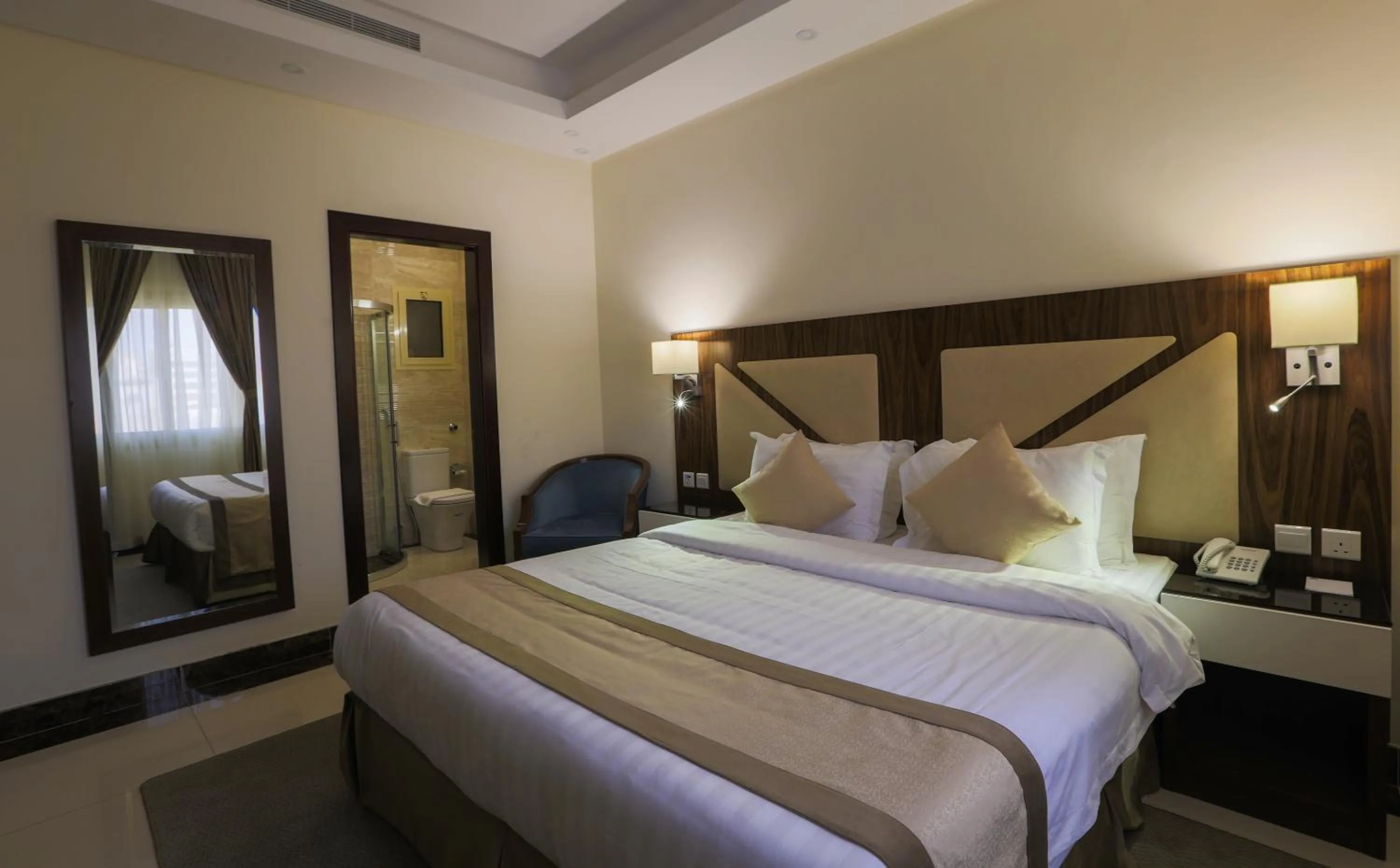 Bed in Sun Park Hotel Suites