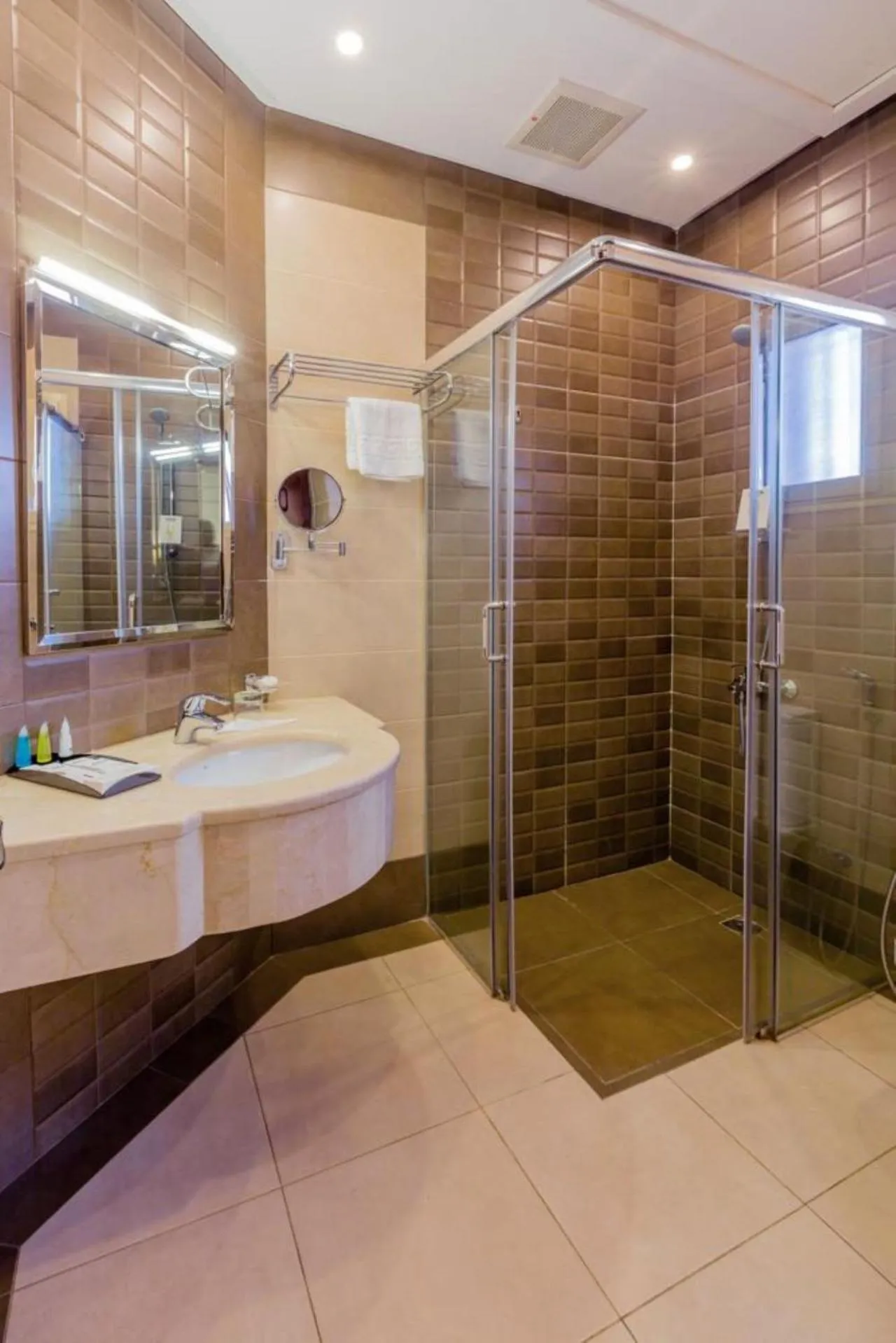 Shower in Sun Park Hotel Suites