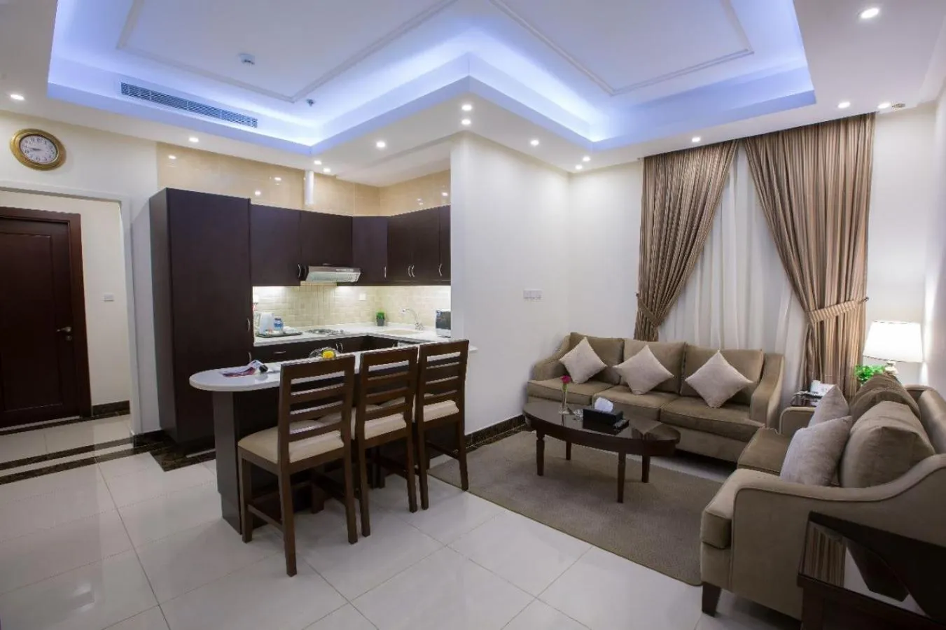 TV and multimedia in Sun Park Hotel Suites