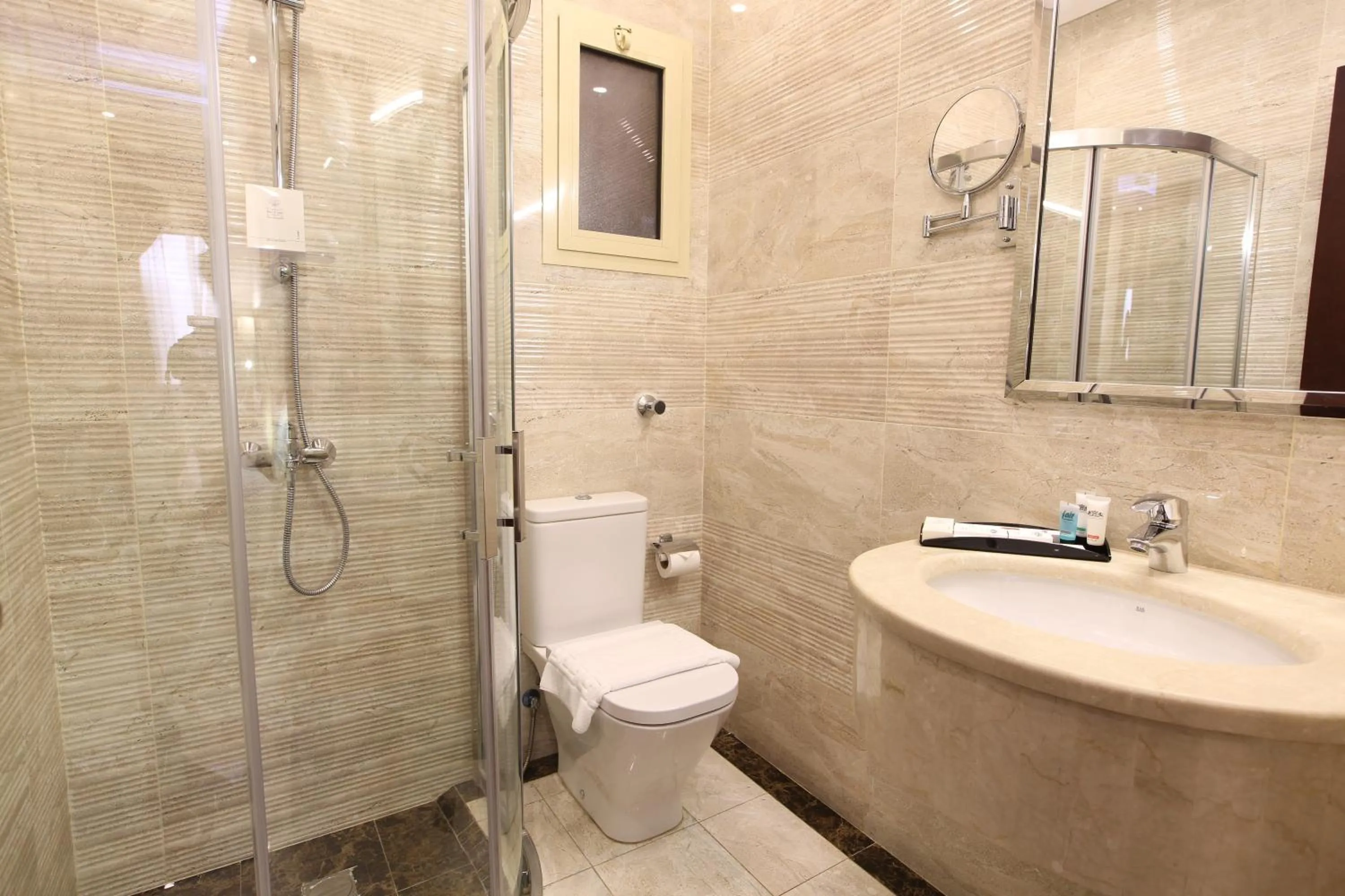 Toilet in Sun Park Hotel Suites