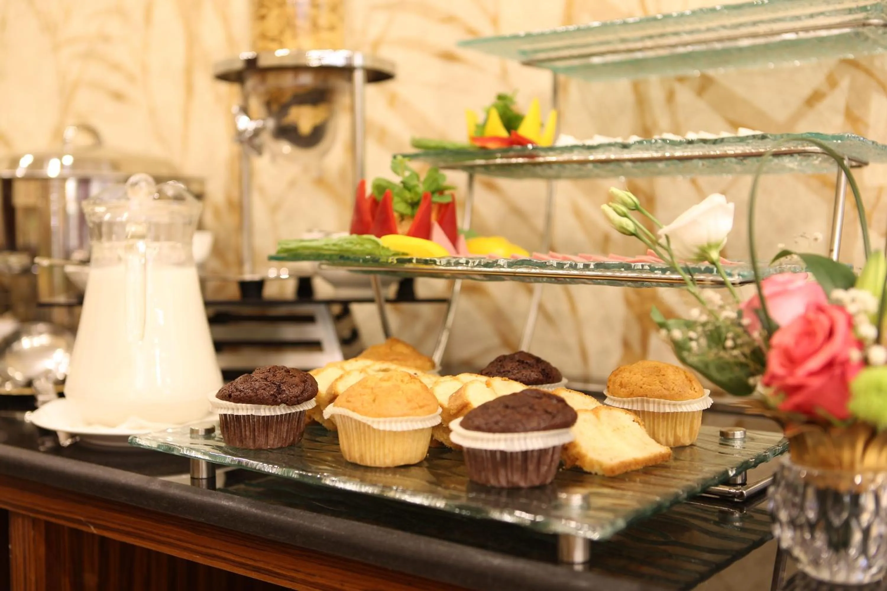 Restaurant/places to eat in Sun Park Hotel Suites