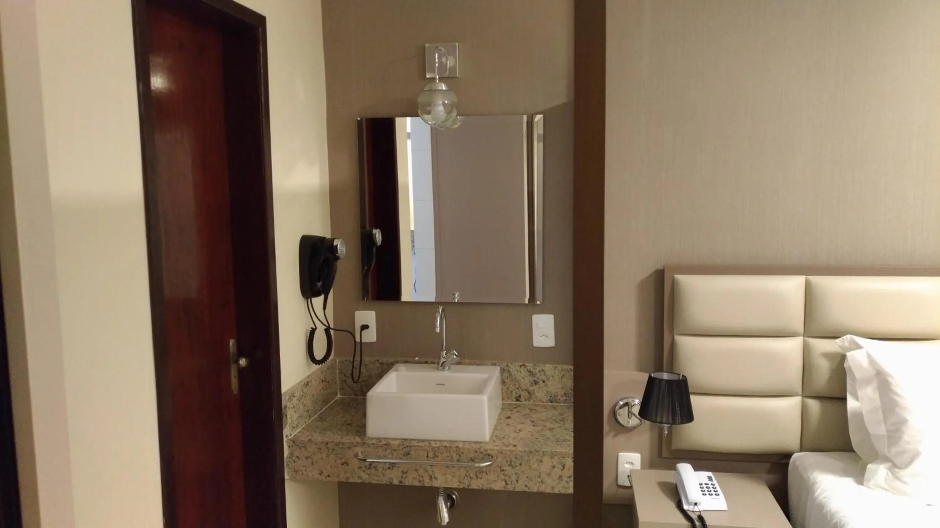 Bathroom in Paracambi Top Hotel