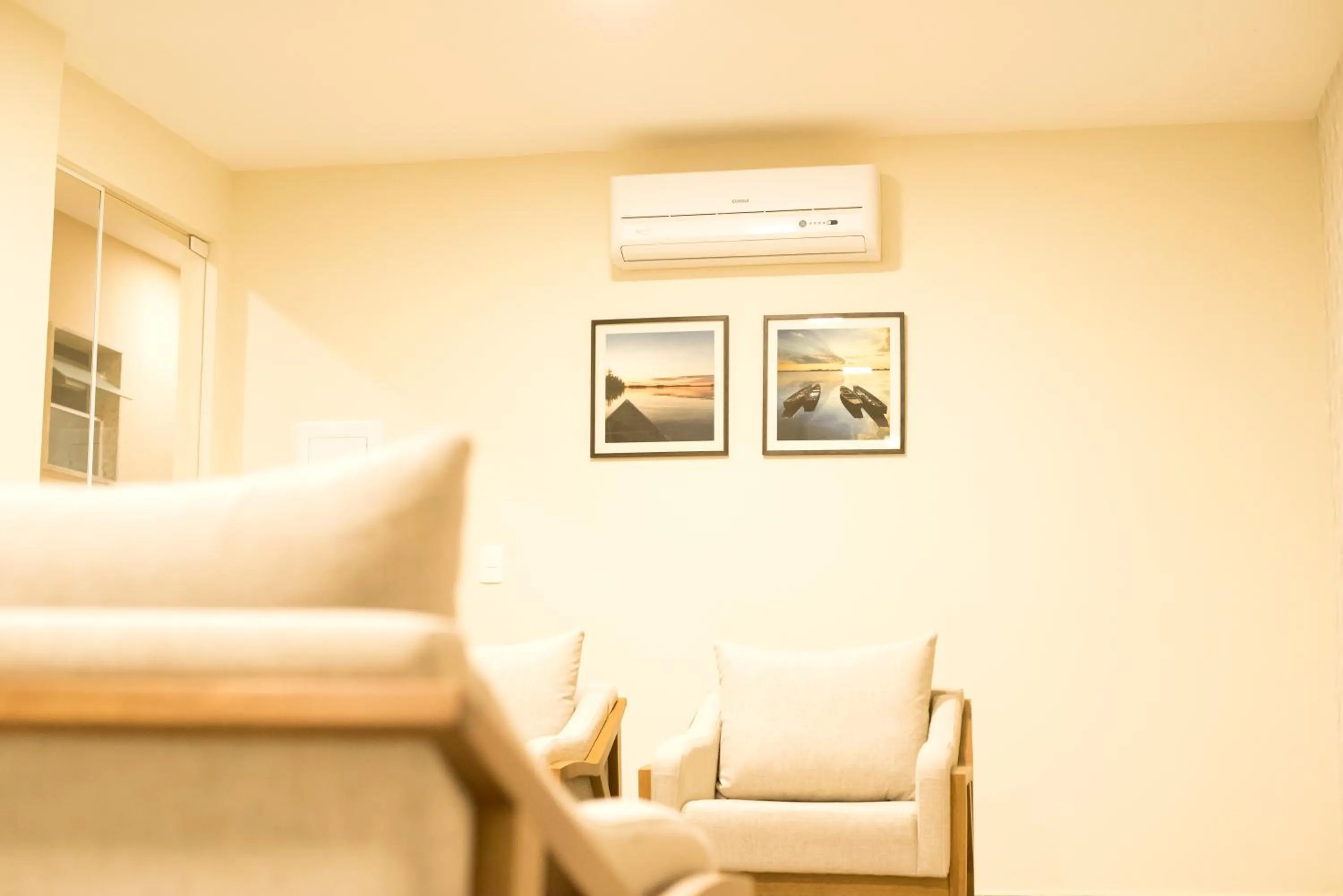 Communal lounge/ TV room in Paracambi Top Hotel