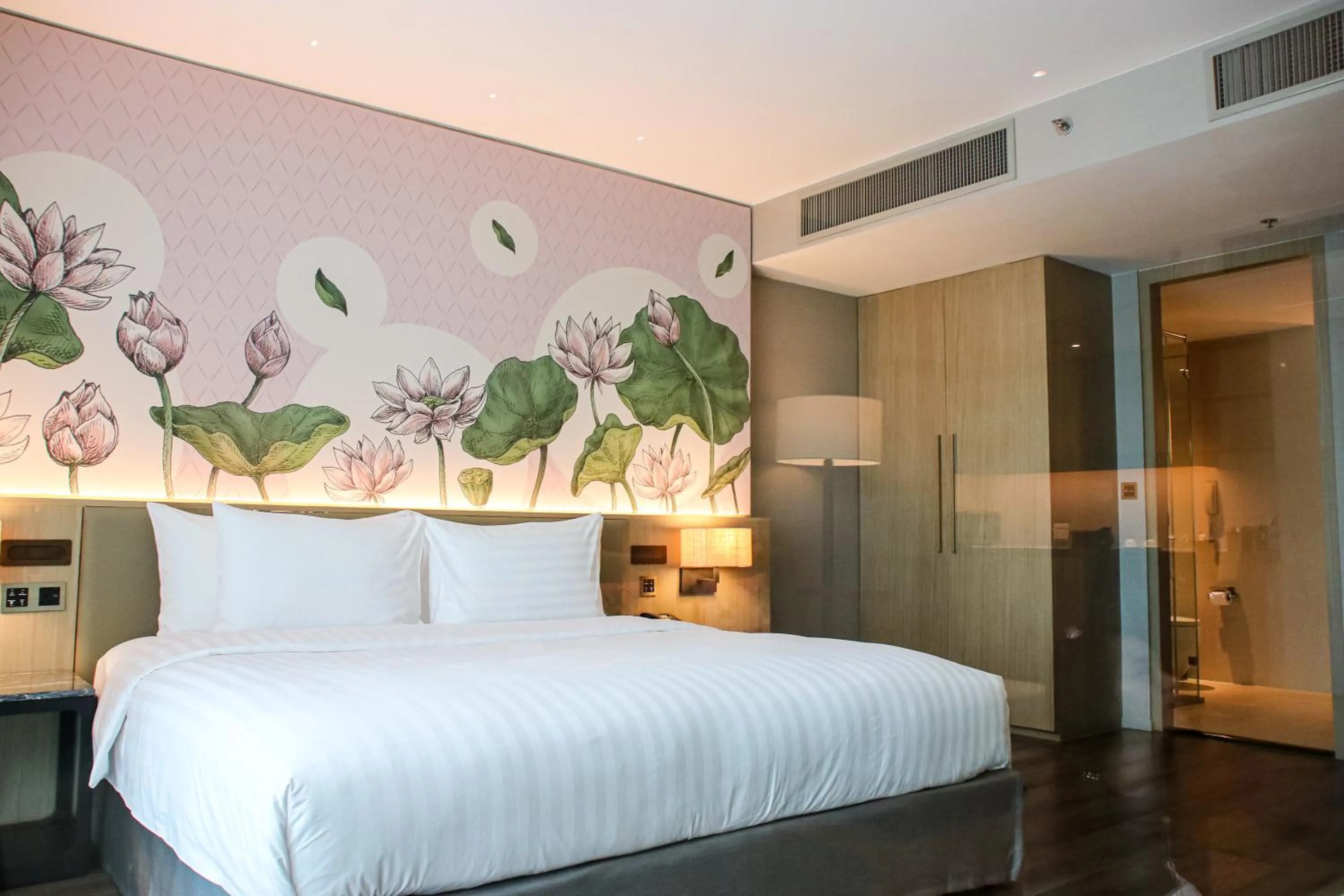 Bed in Sivatel Bangkok Hotel